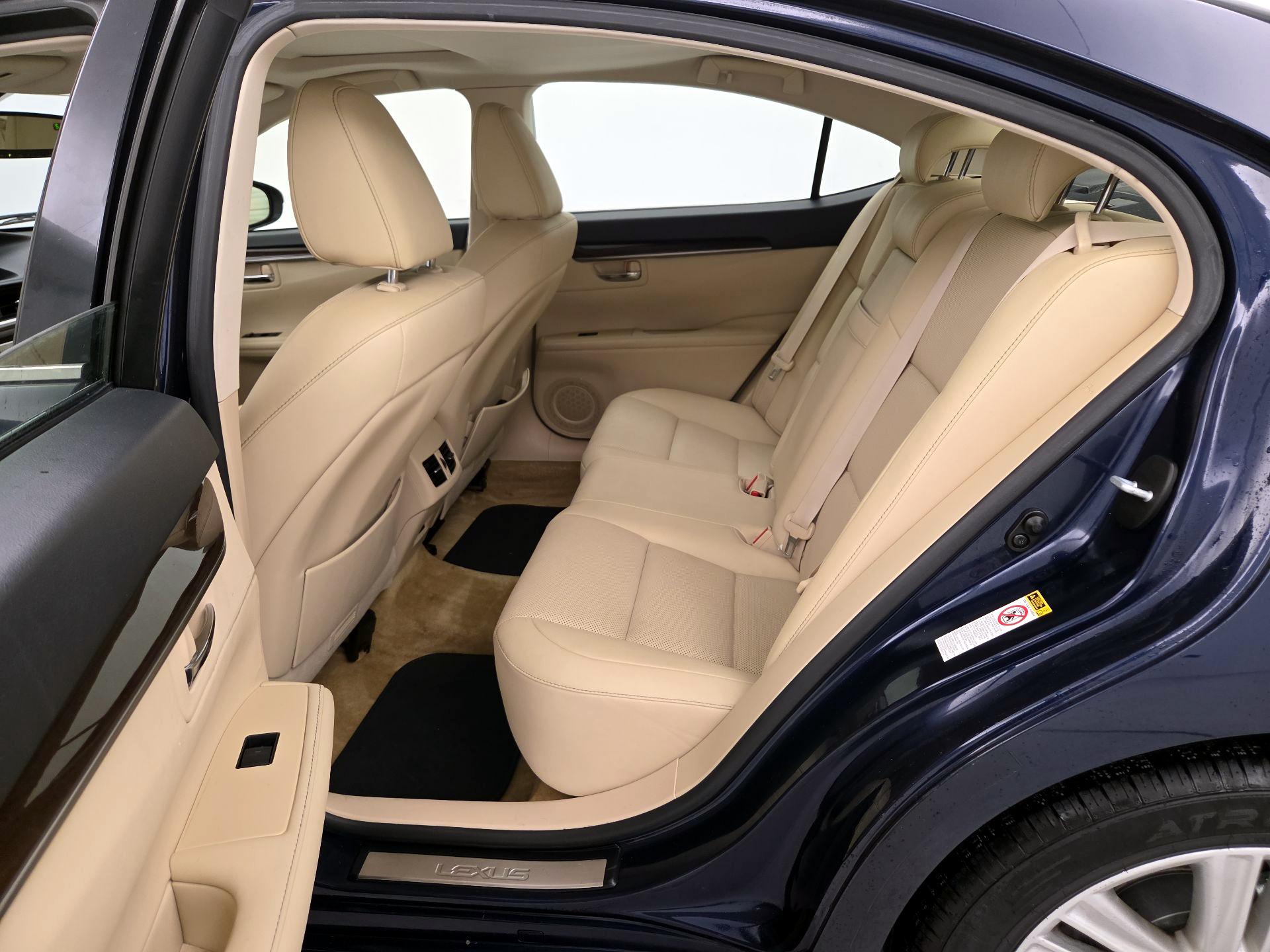 Thumbnail: 2015 Lexus ES - 20