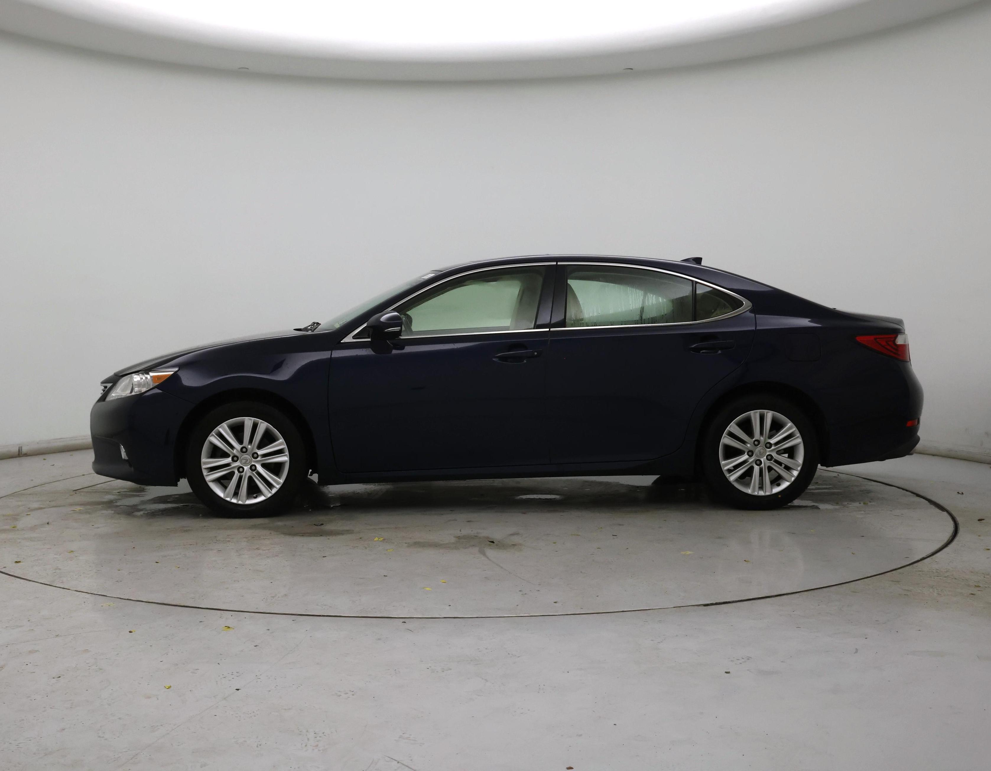 Thumbnail: 2015 Lexus ES - 3
