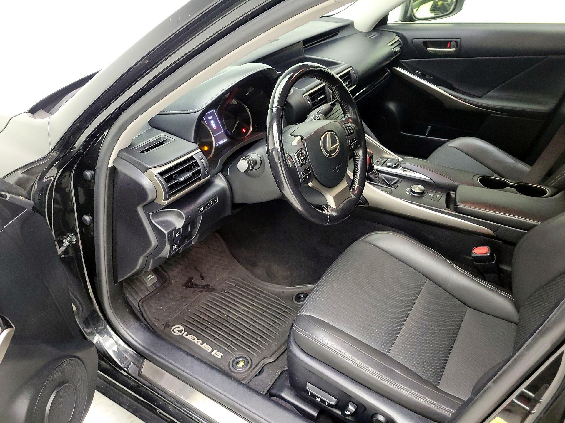 Thumbnail: 2017 Lexus IS - 9