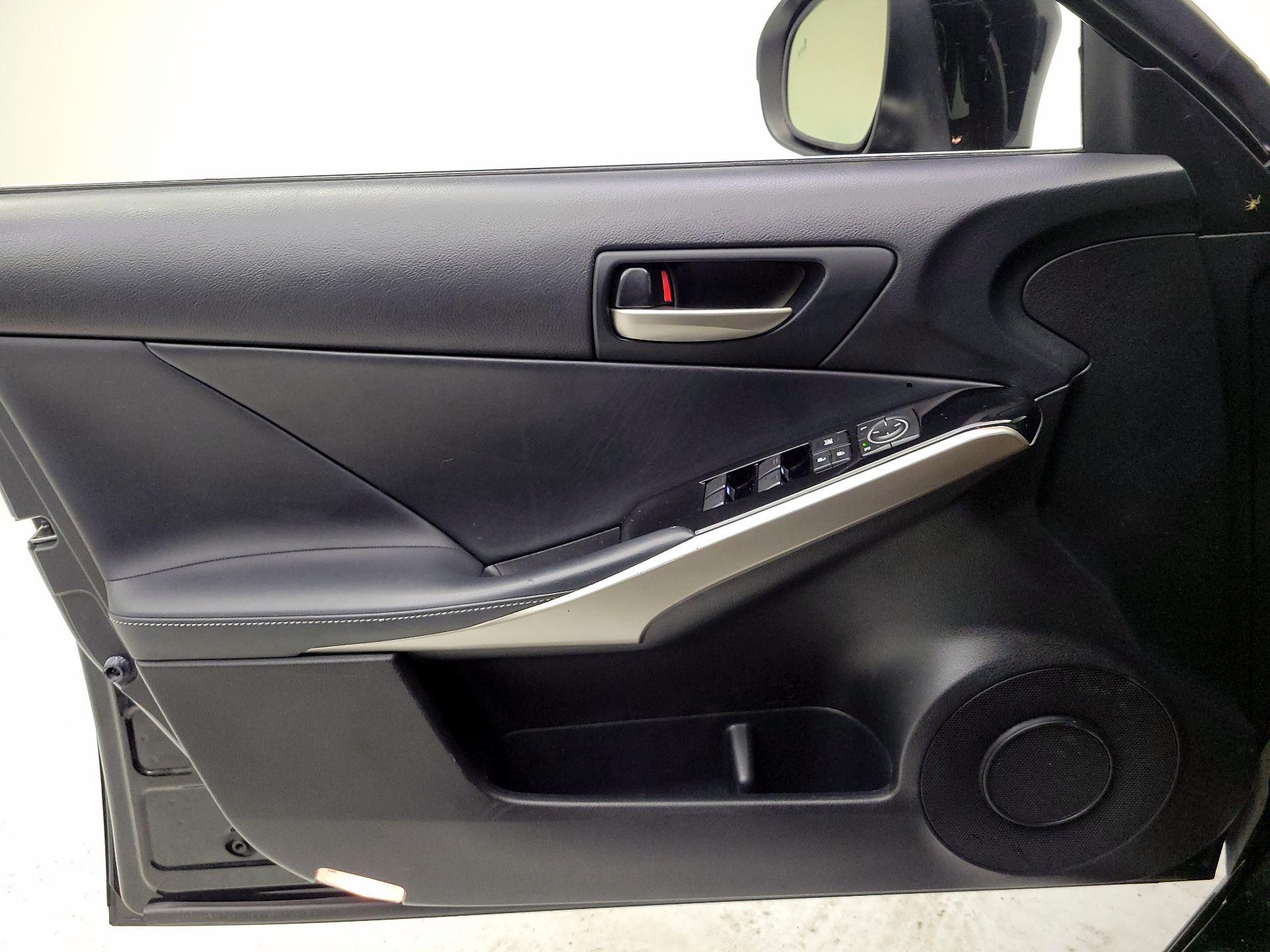 Thumbnail: 2017 Lexus IS - 10