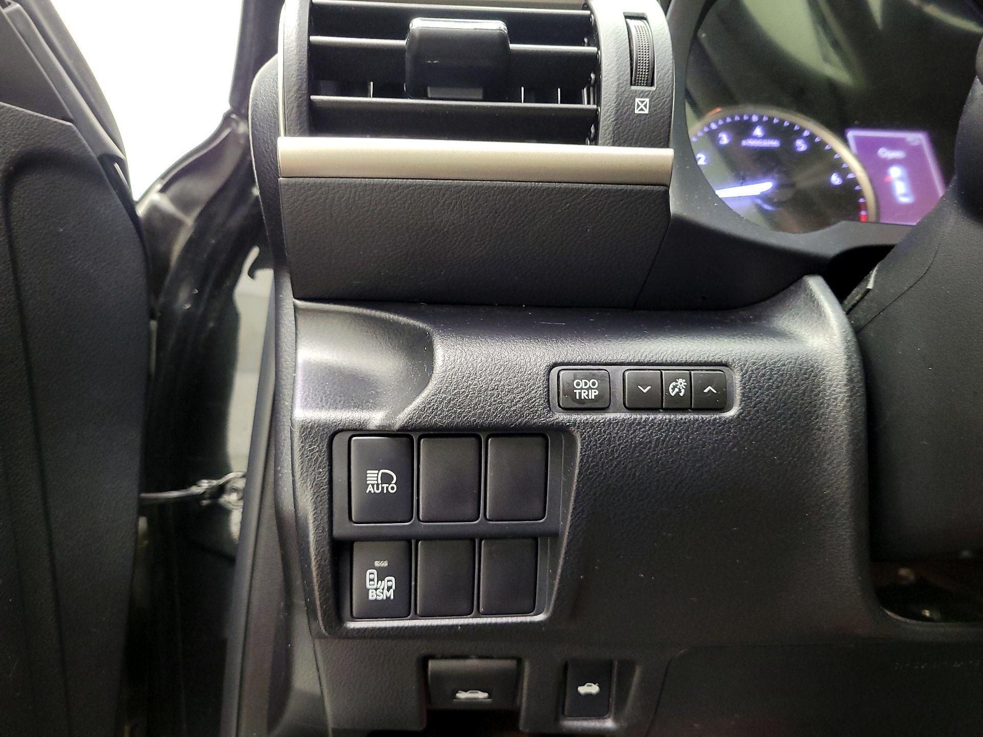 Thumbnail: 2017 Lexus IS - 11