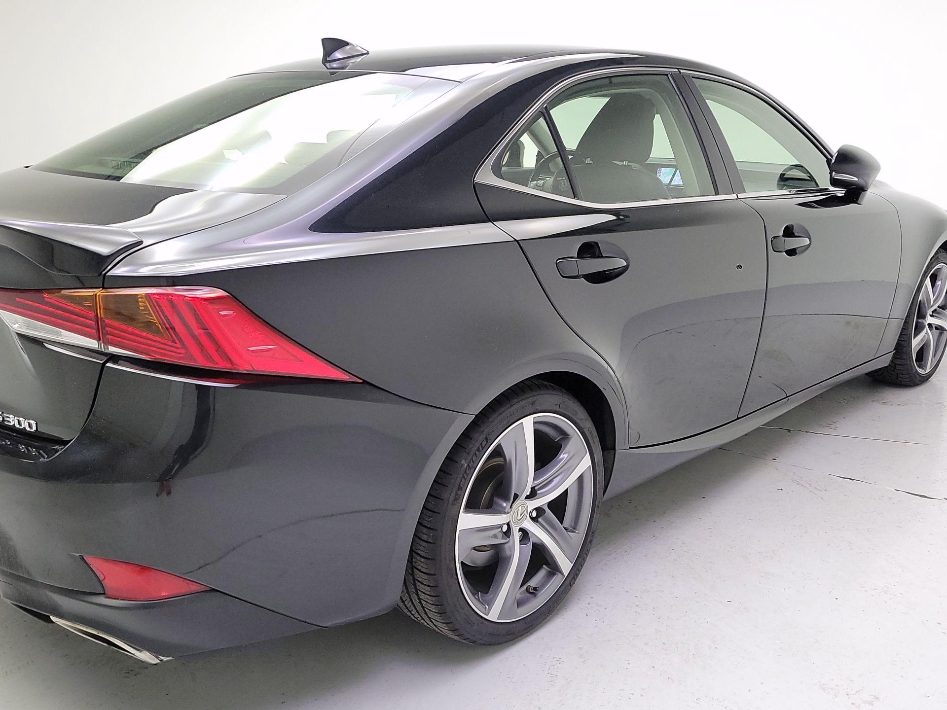 Thumbnail: 2017 Lexus IS - 5