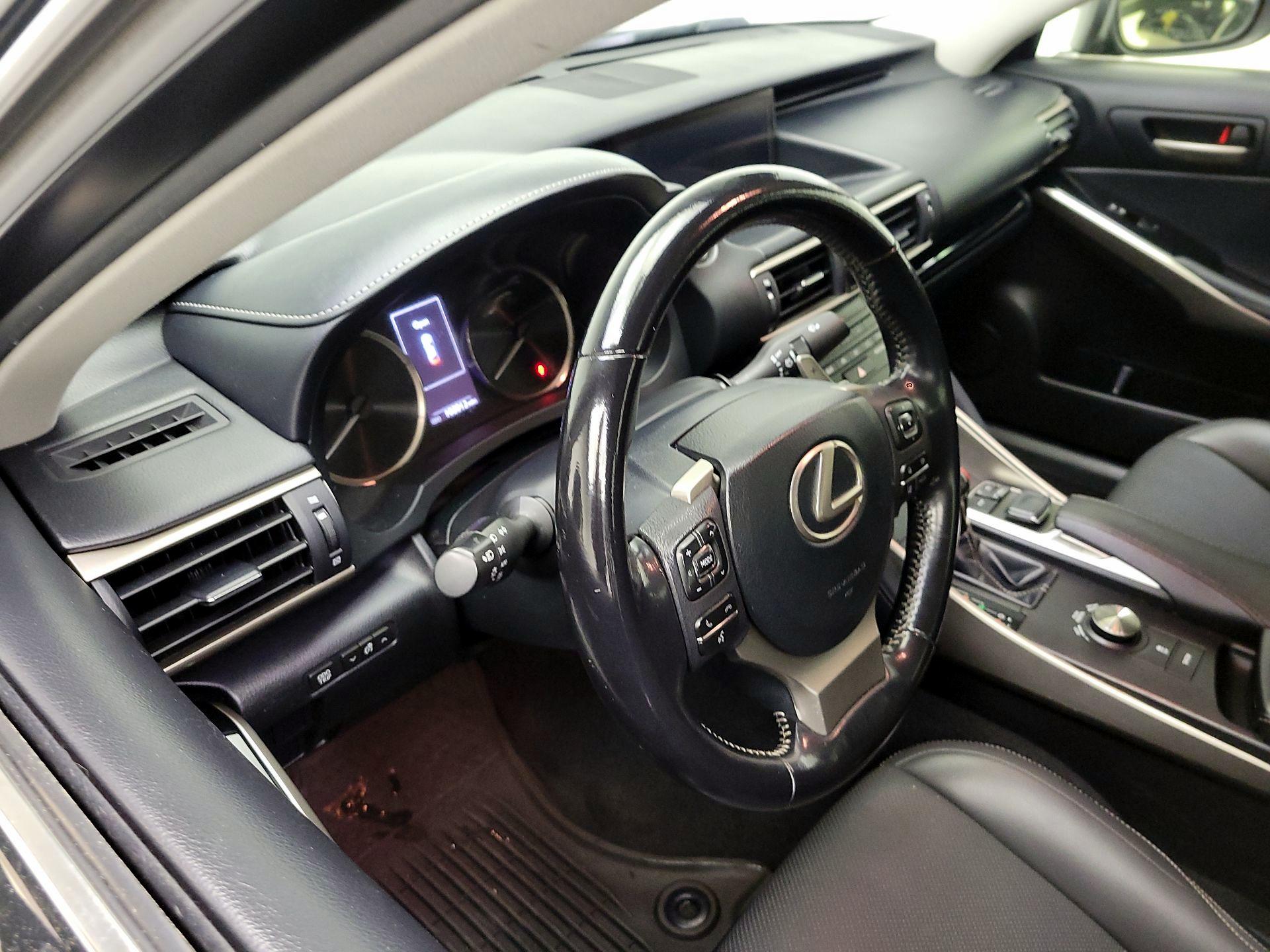 Thumbnail: 2017 Lexus IS - 8