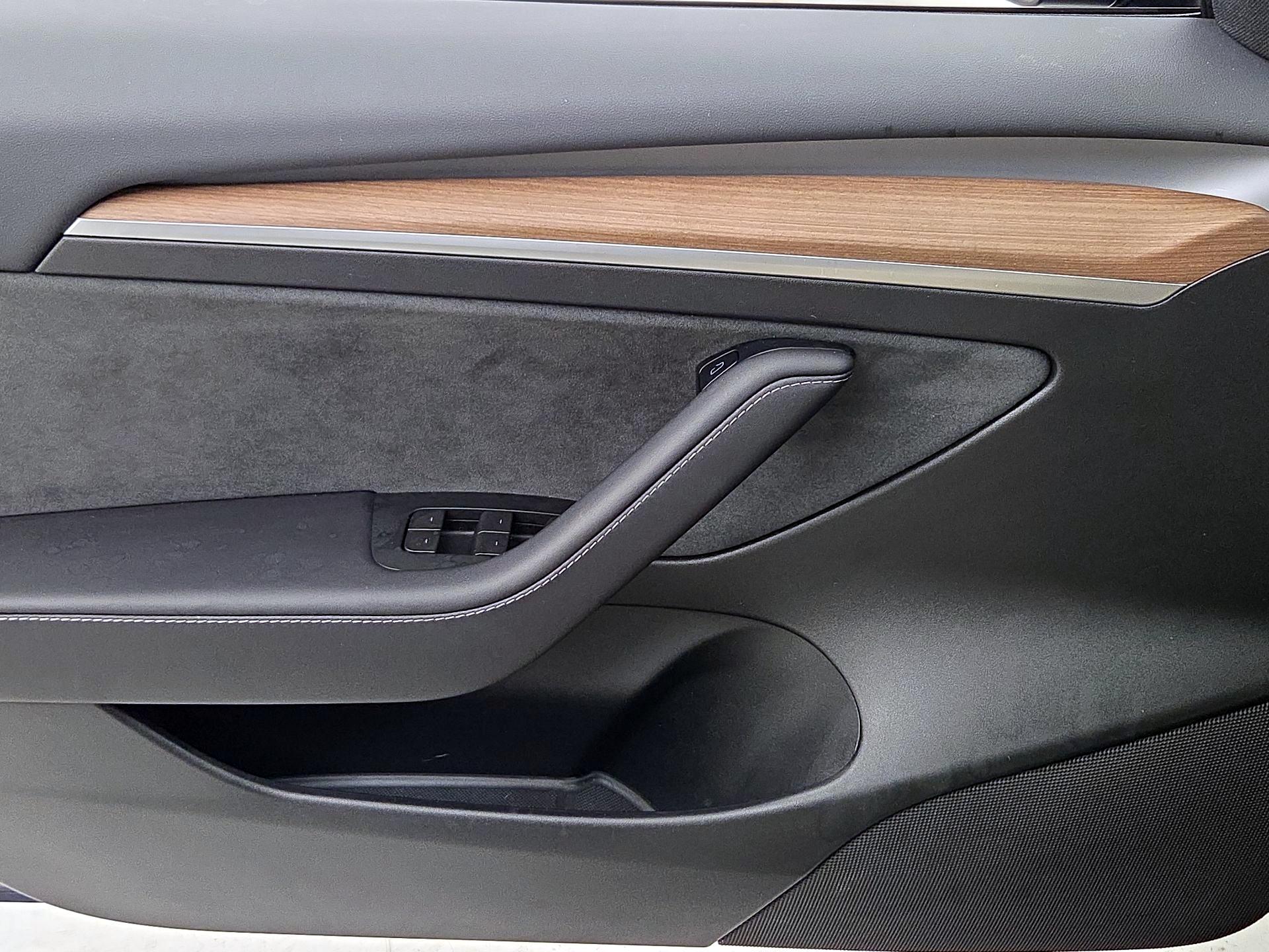 Thumbnail: 2023 Tesla Model 3 - 10