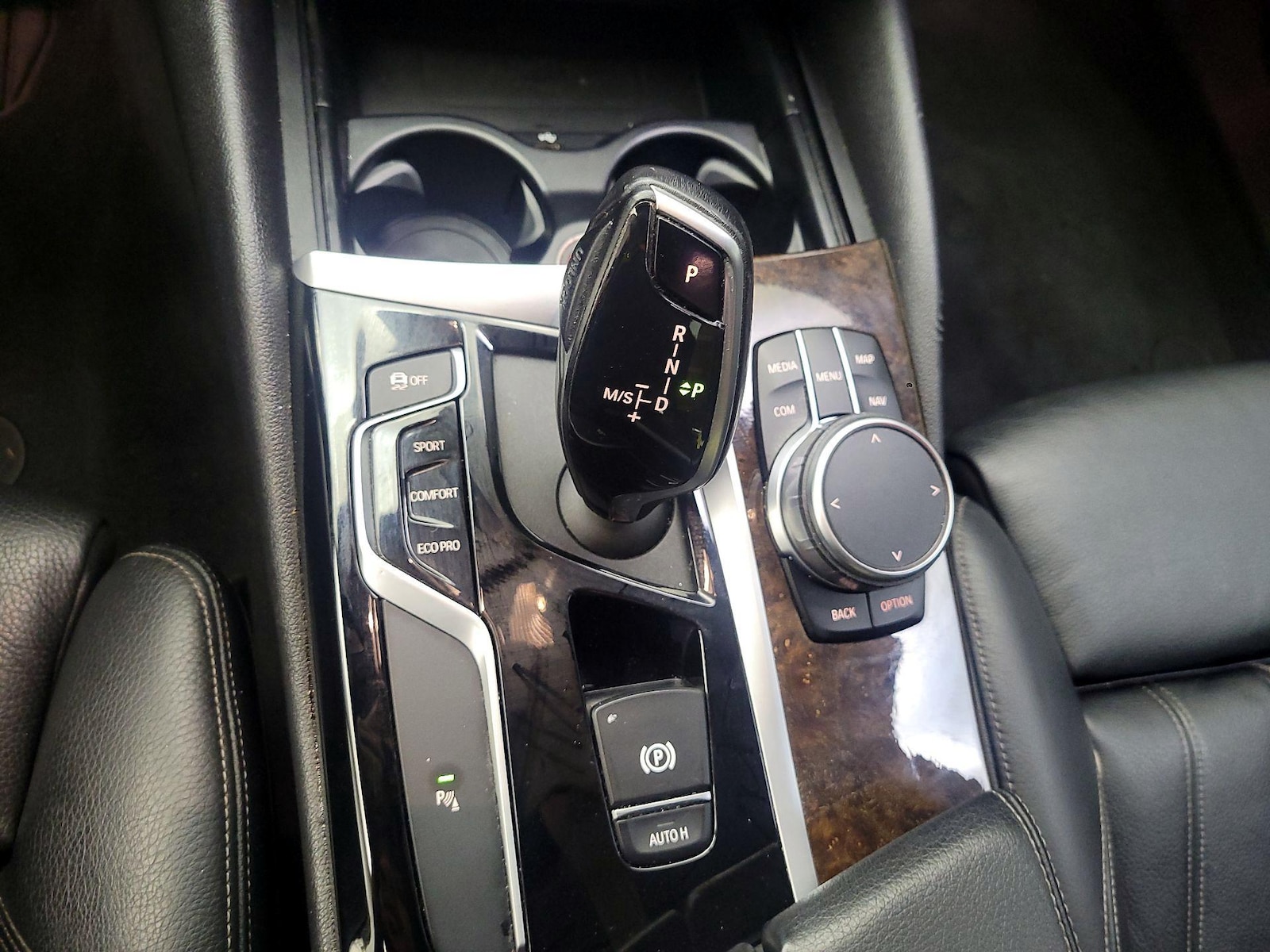 2019 BMW 5 Series 540i - Photo 17
