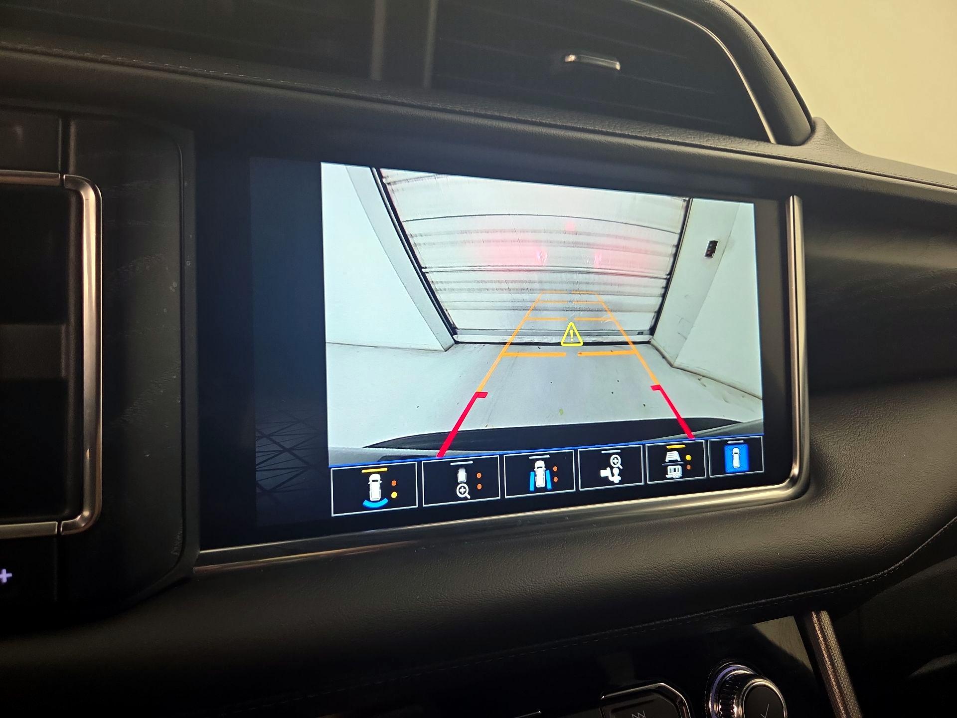 Thumbnail: 2022 GMC Yukon XL - 15