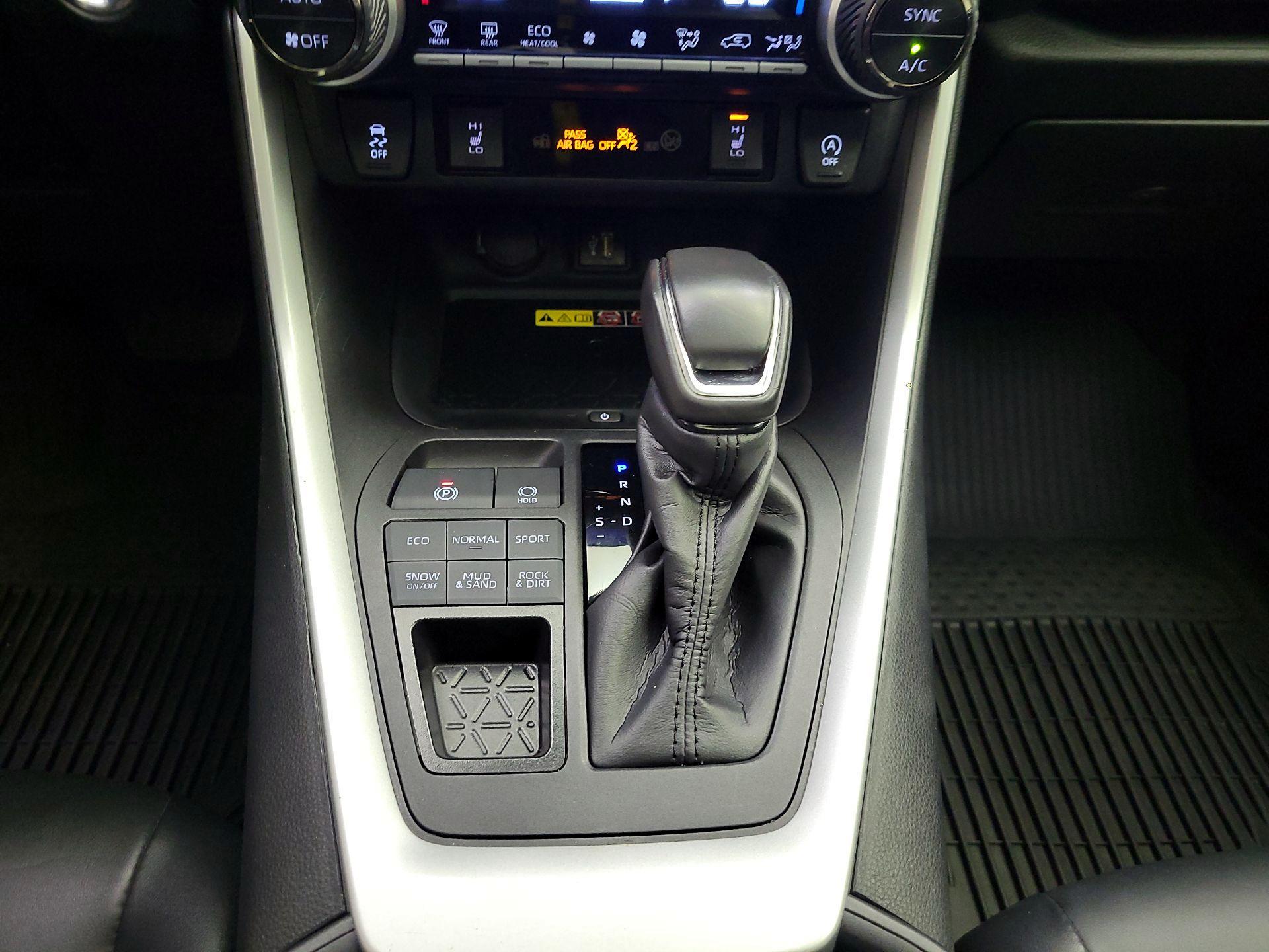 Thumbnail: 2024 Toyota RAV4 - 16