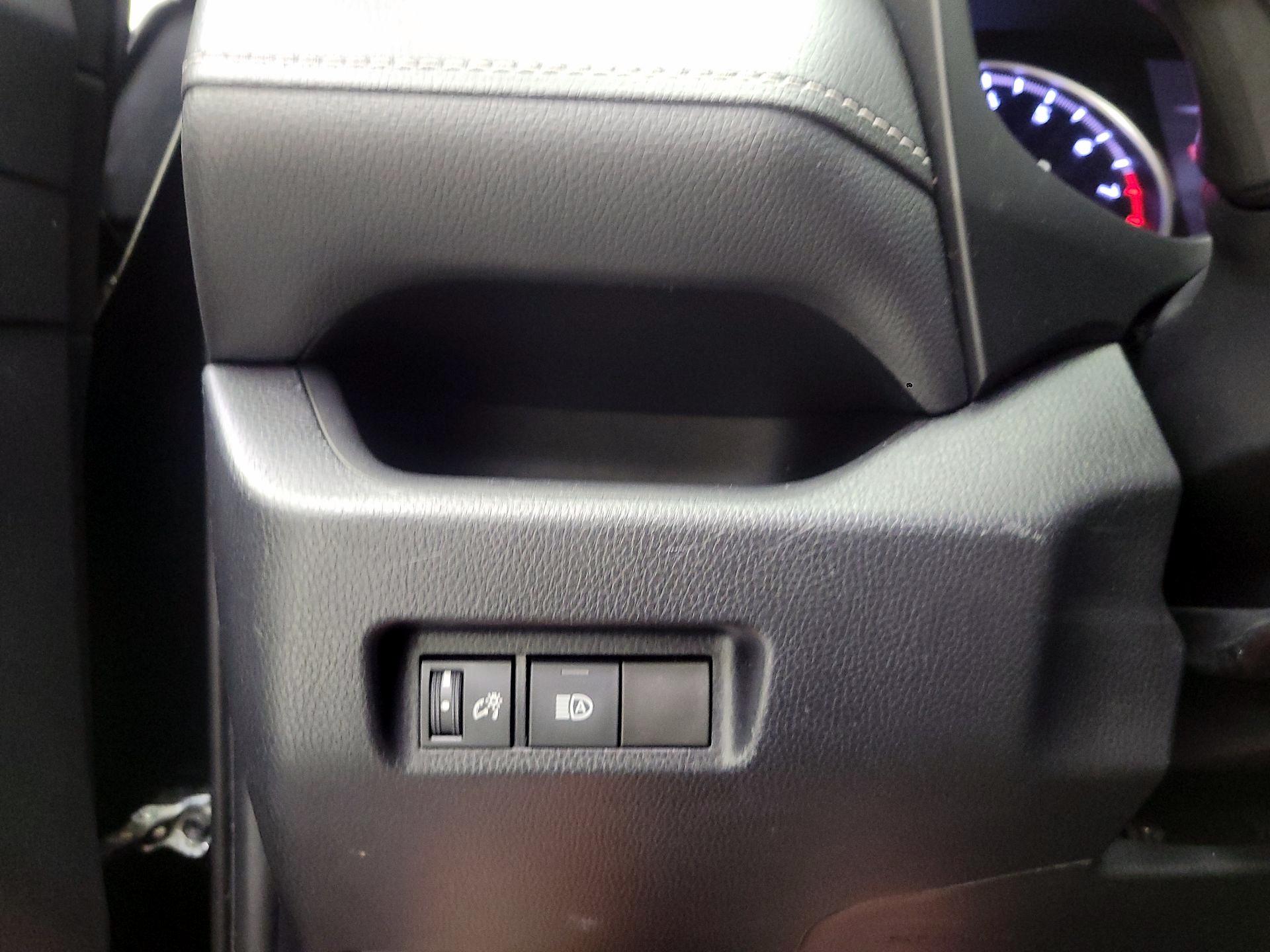 Thumbnail: 2020 Toyota RAV4 - 11