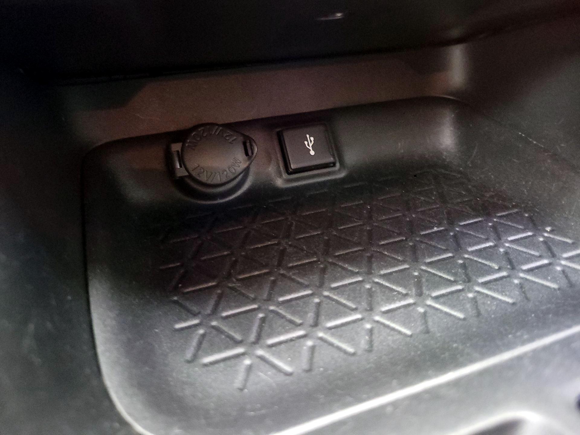 Thumbnail: 2020 Toyota RAV4 - 16