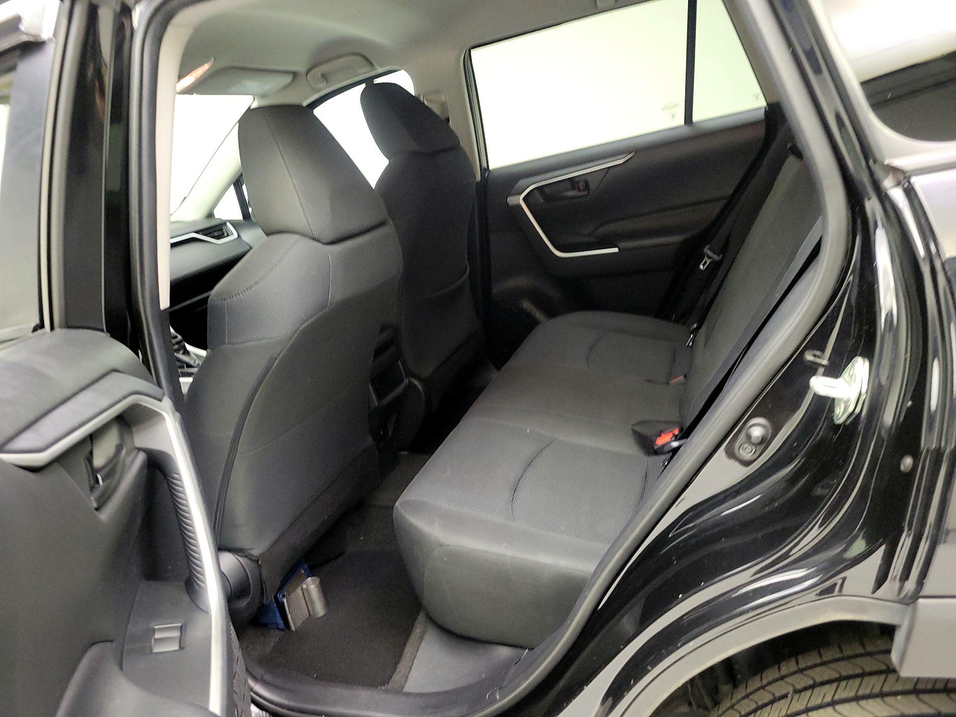 Thumbnail: 2020 Toyota RAV4 - 17