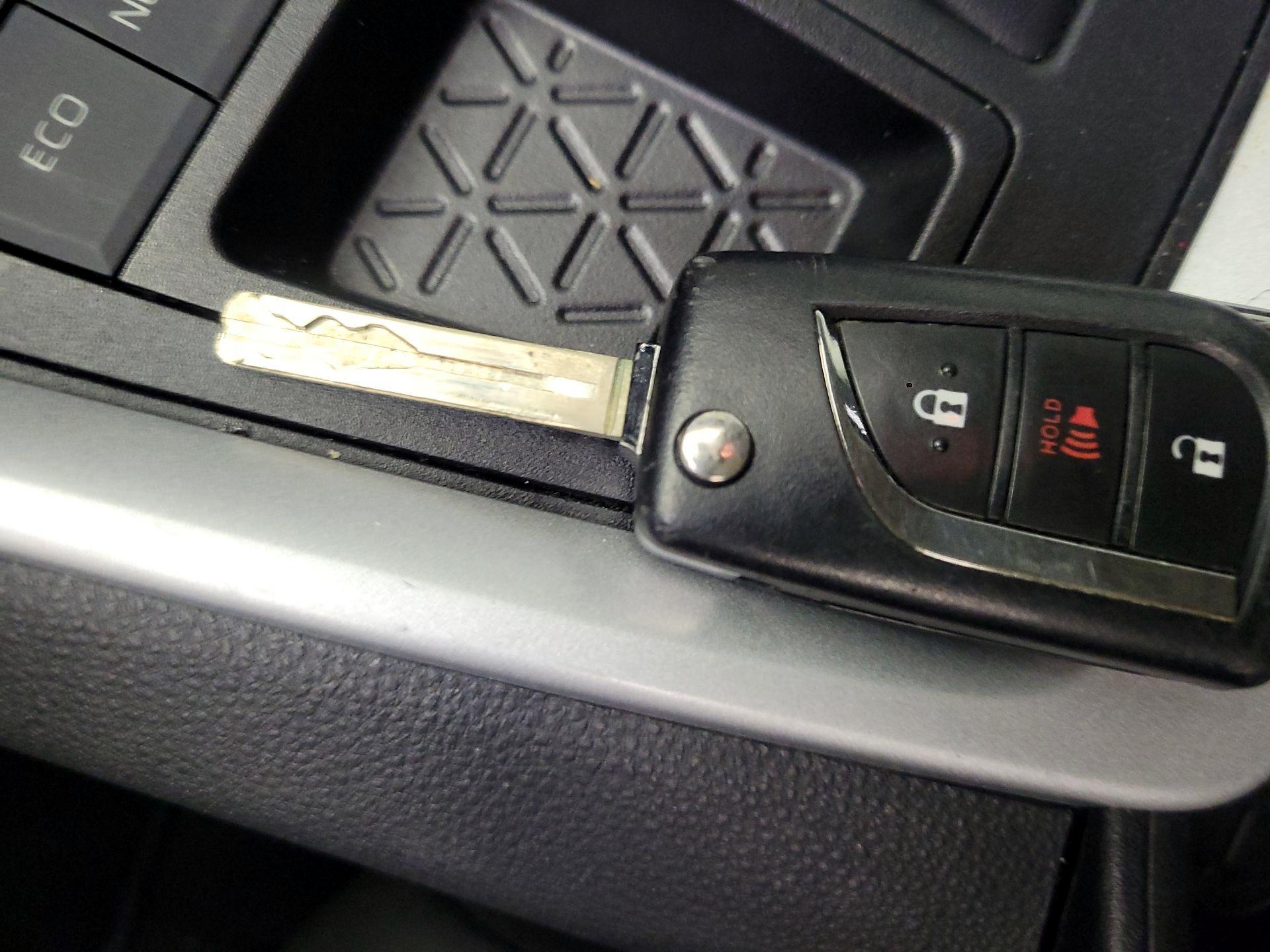 Thumbnail: 2020 Toyota RAV4 - 20