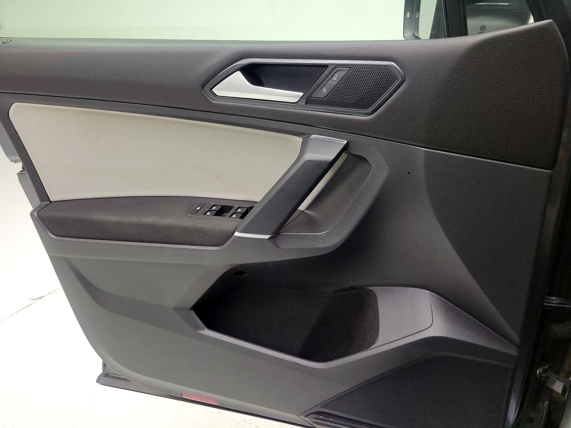 Thumbnail: 2018 Volkswagen Tiguan - 10