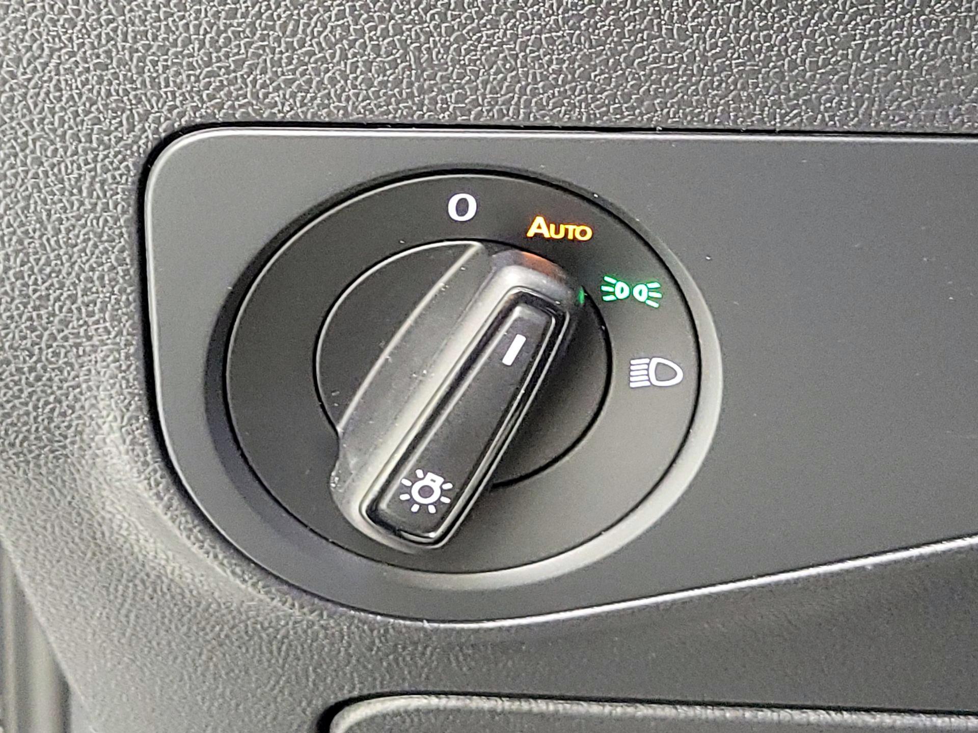 Thumbnail: 2018 Volkswagen Tiguan - 11