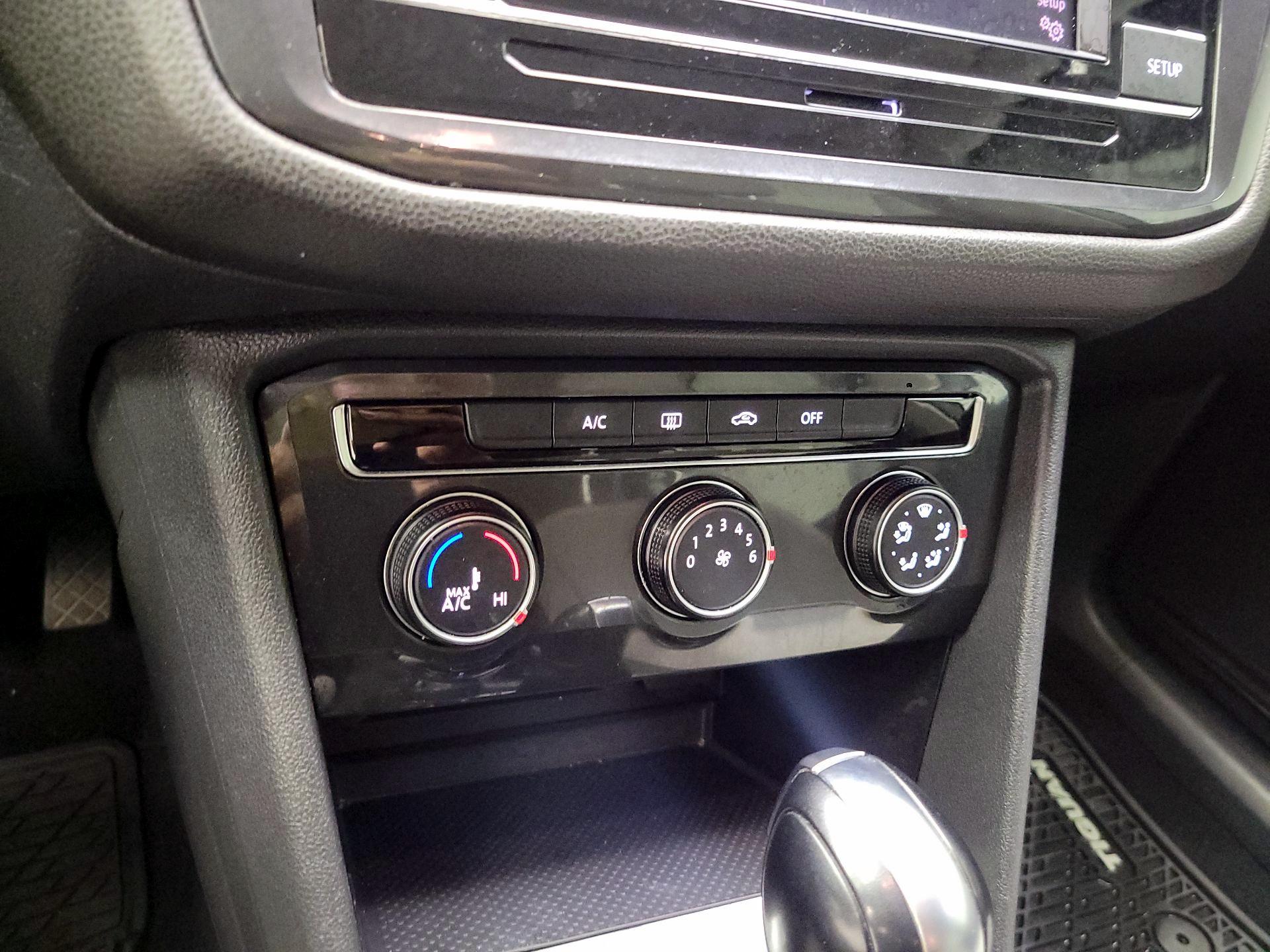 Thumbnail: 2018 Volkswagen Tiguan - 14