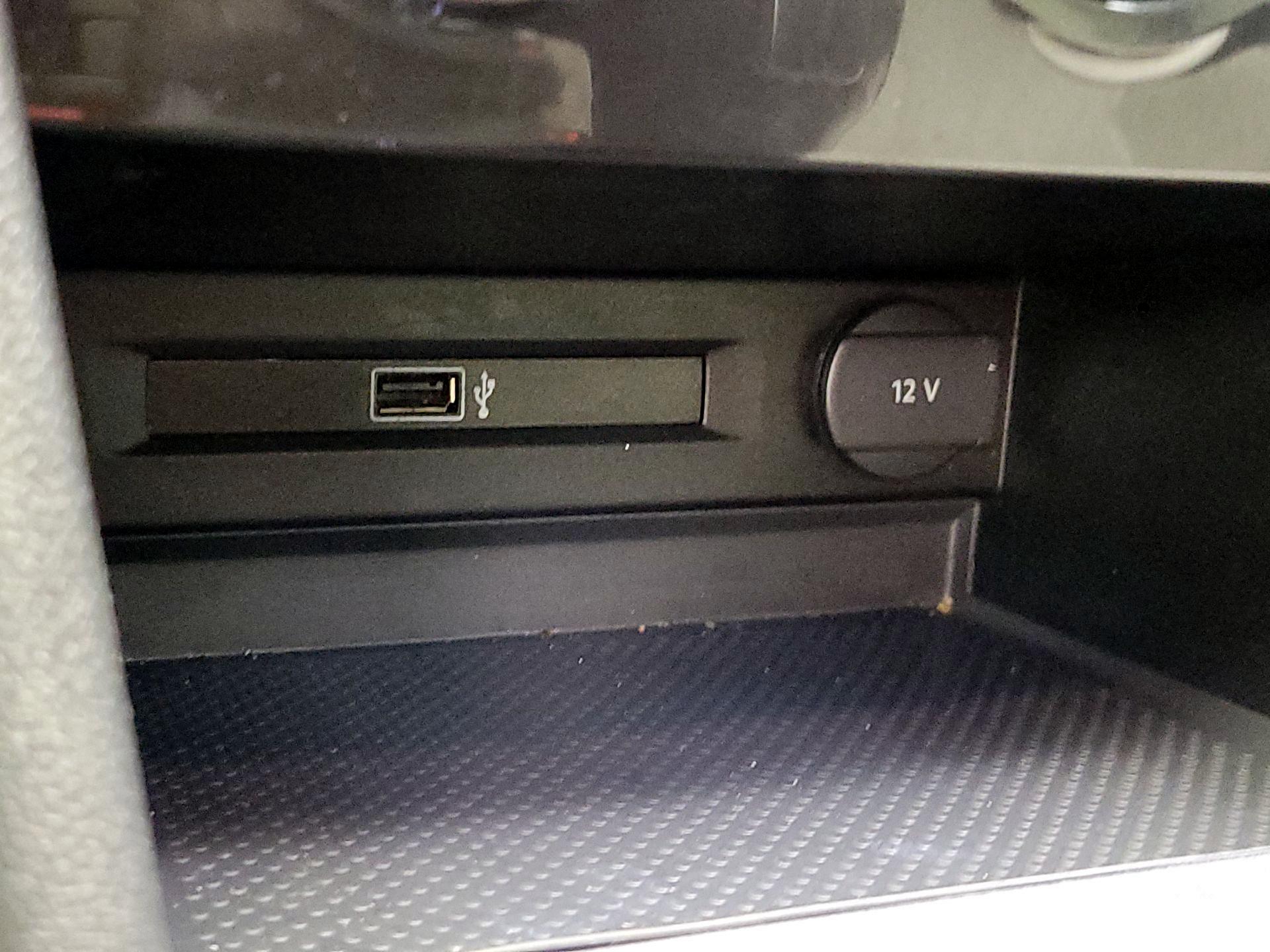 Thumbnail: 2018 Volkswagen Tiguan - 16