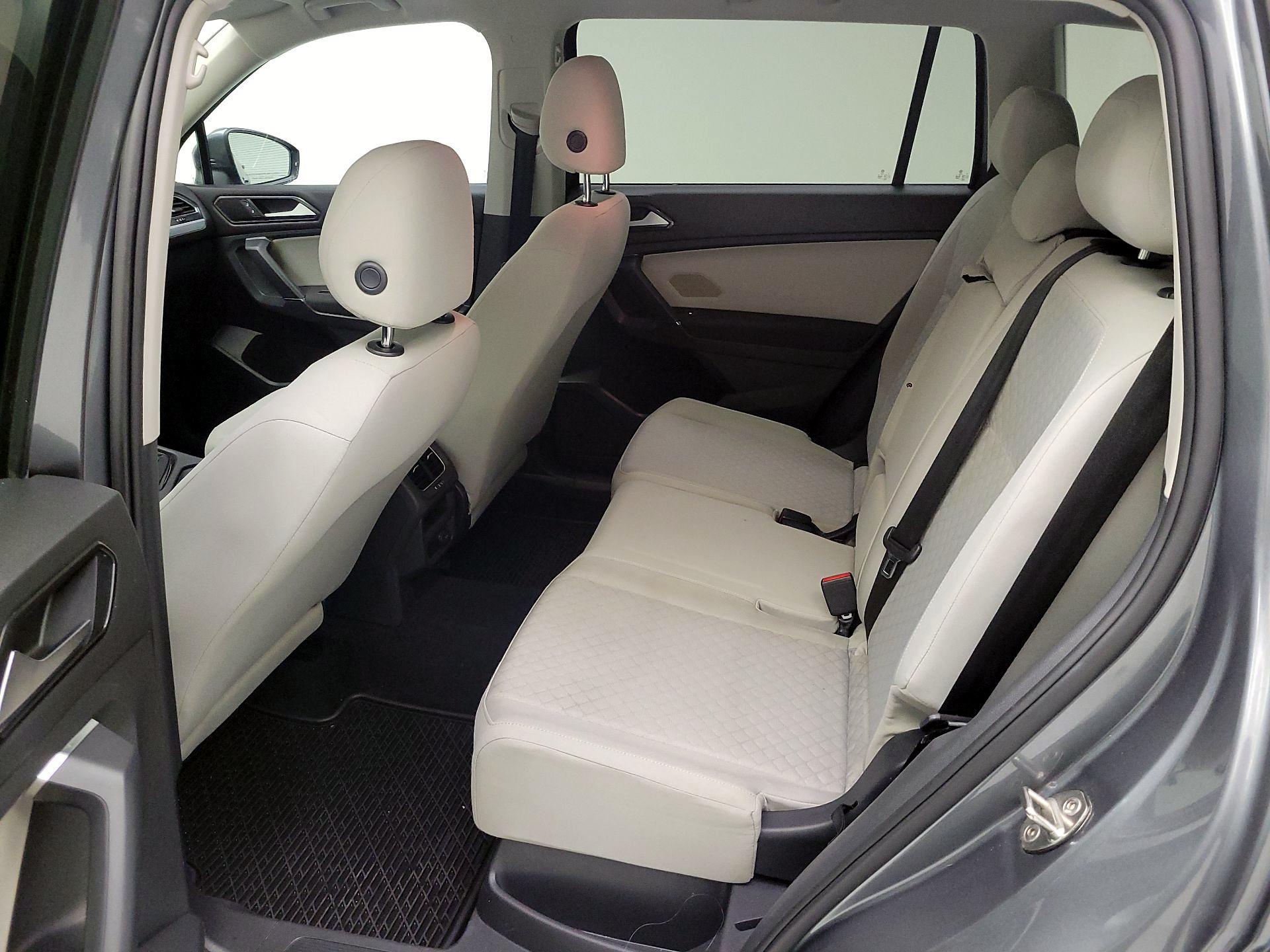 Thumbnail: 2018 Volkswagen Tiguan - 17