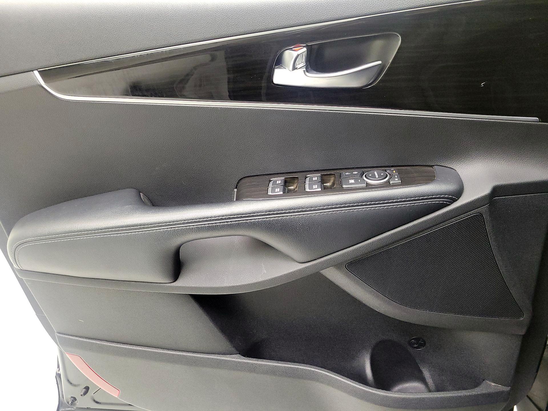 Thumbnail: 2019 Kia Sorento - 10