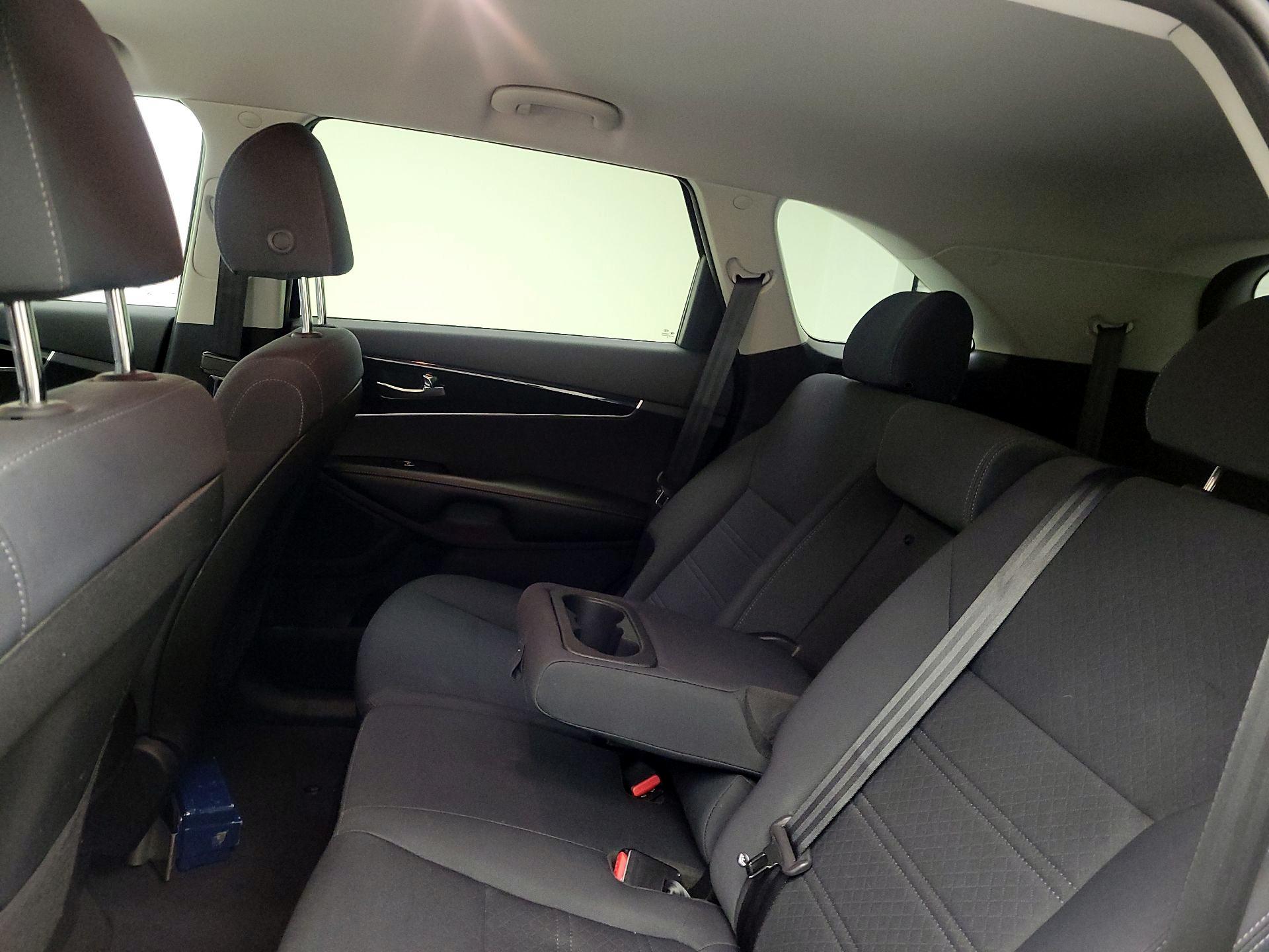 Thumbnail: 2019 Kia Sorento - 17