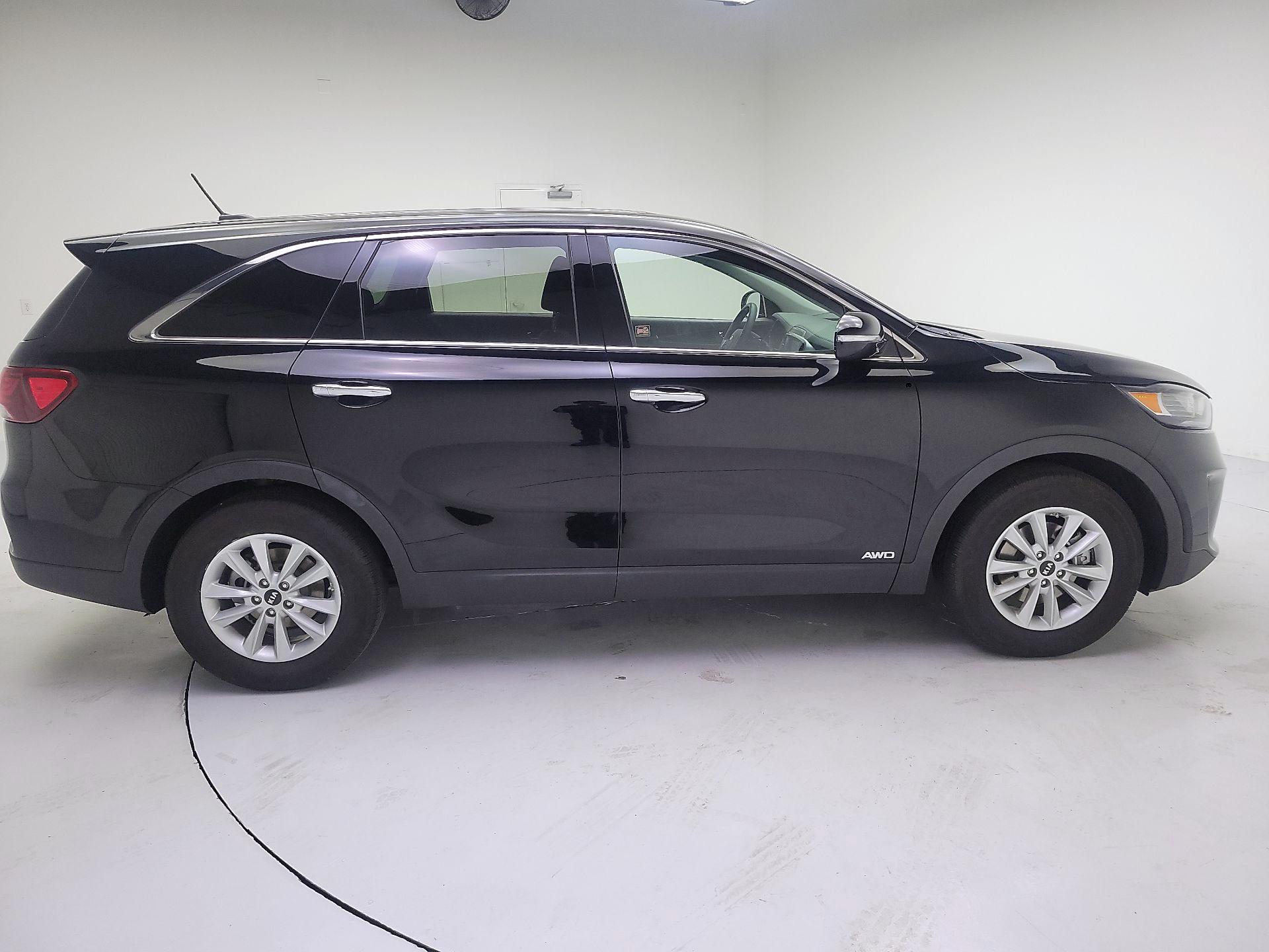 Thumbnail: 2019 Kia Sorento - 4