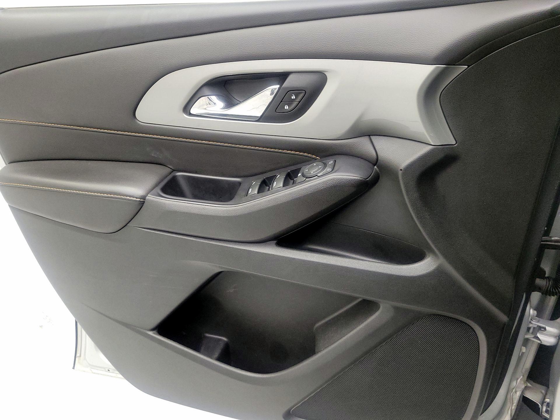 Thumbnail: 2020 Chevrolet Traverse - 10