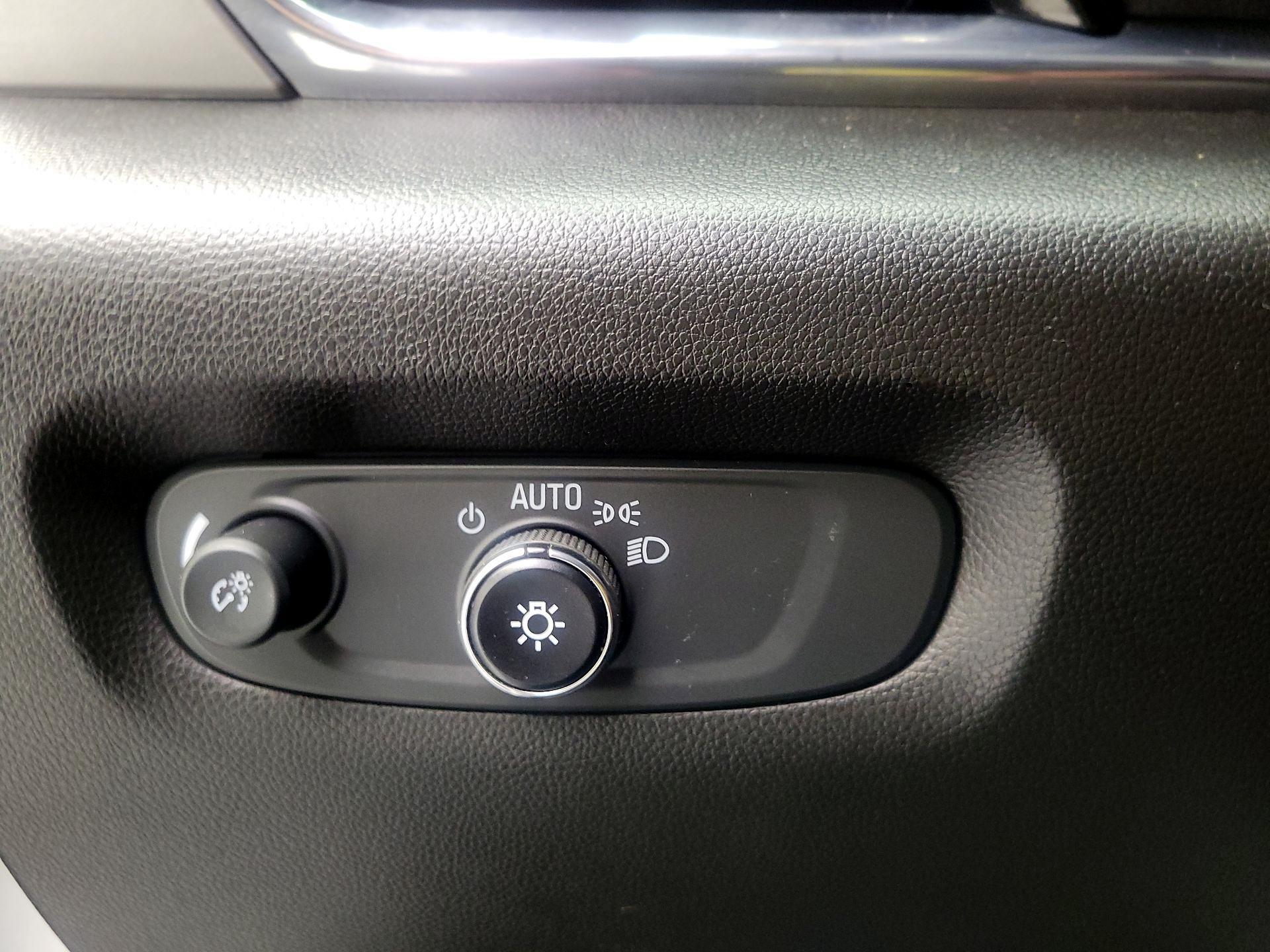 Thumbnail: 2020 Chevrolet Traverse - 11