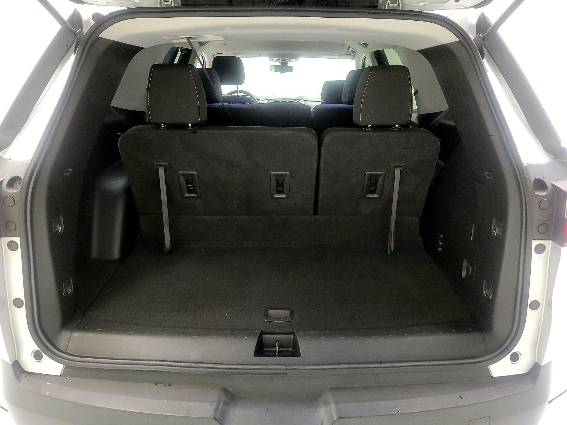 Thumbnail: 2020 Chevrolet Traverse - 18