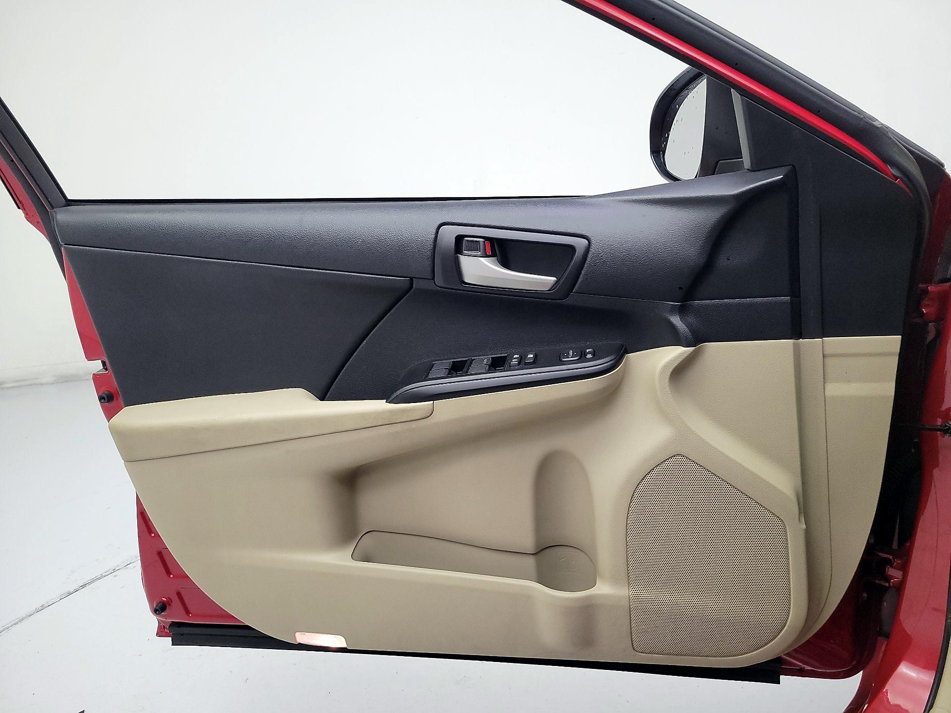 Thumbnail: 2014 Toyota Camry - 10