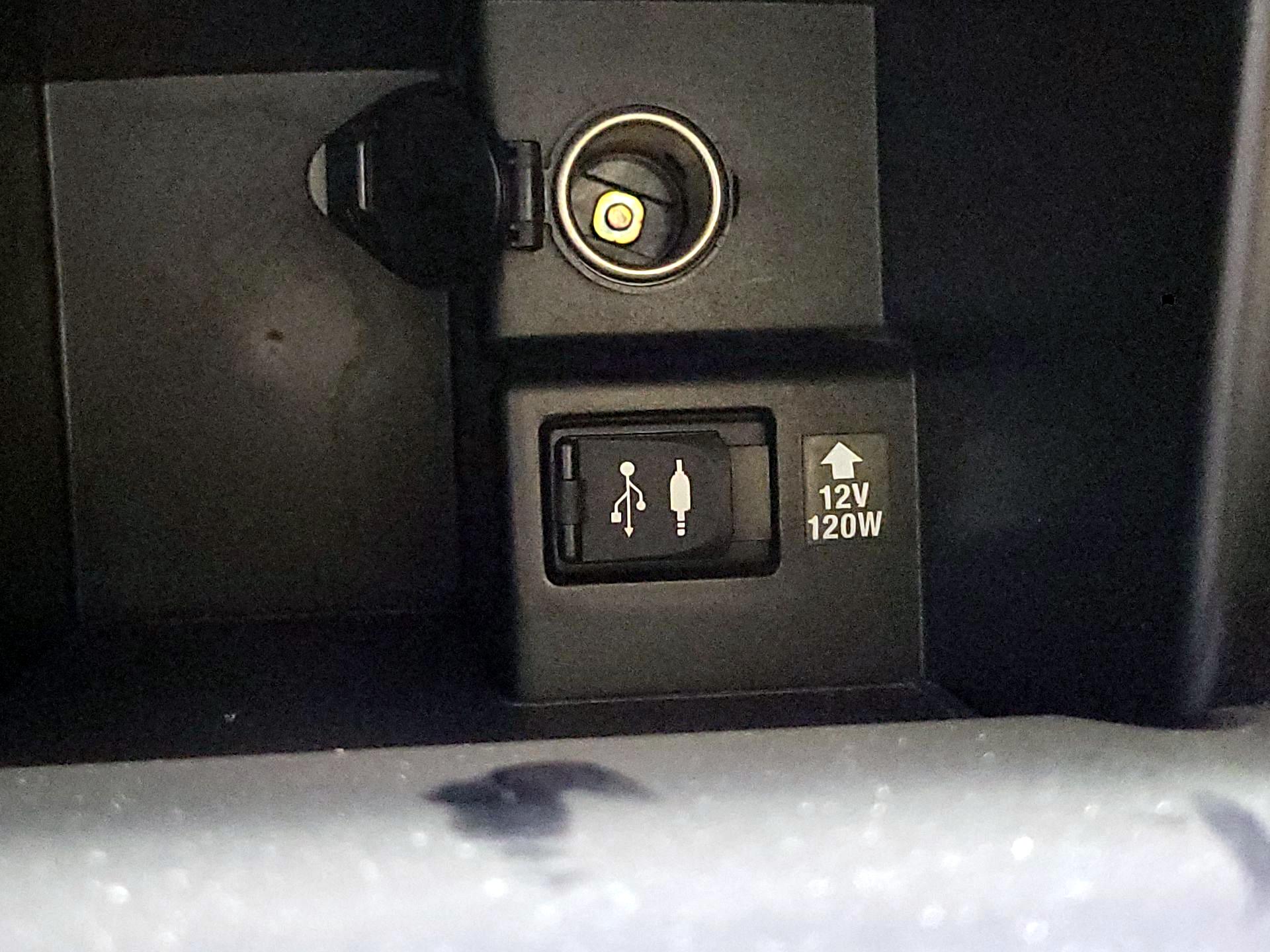 Thumbnail: 2014 Toyota Camry - 16