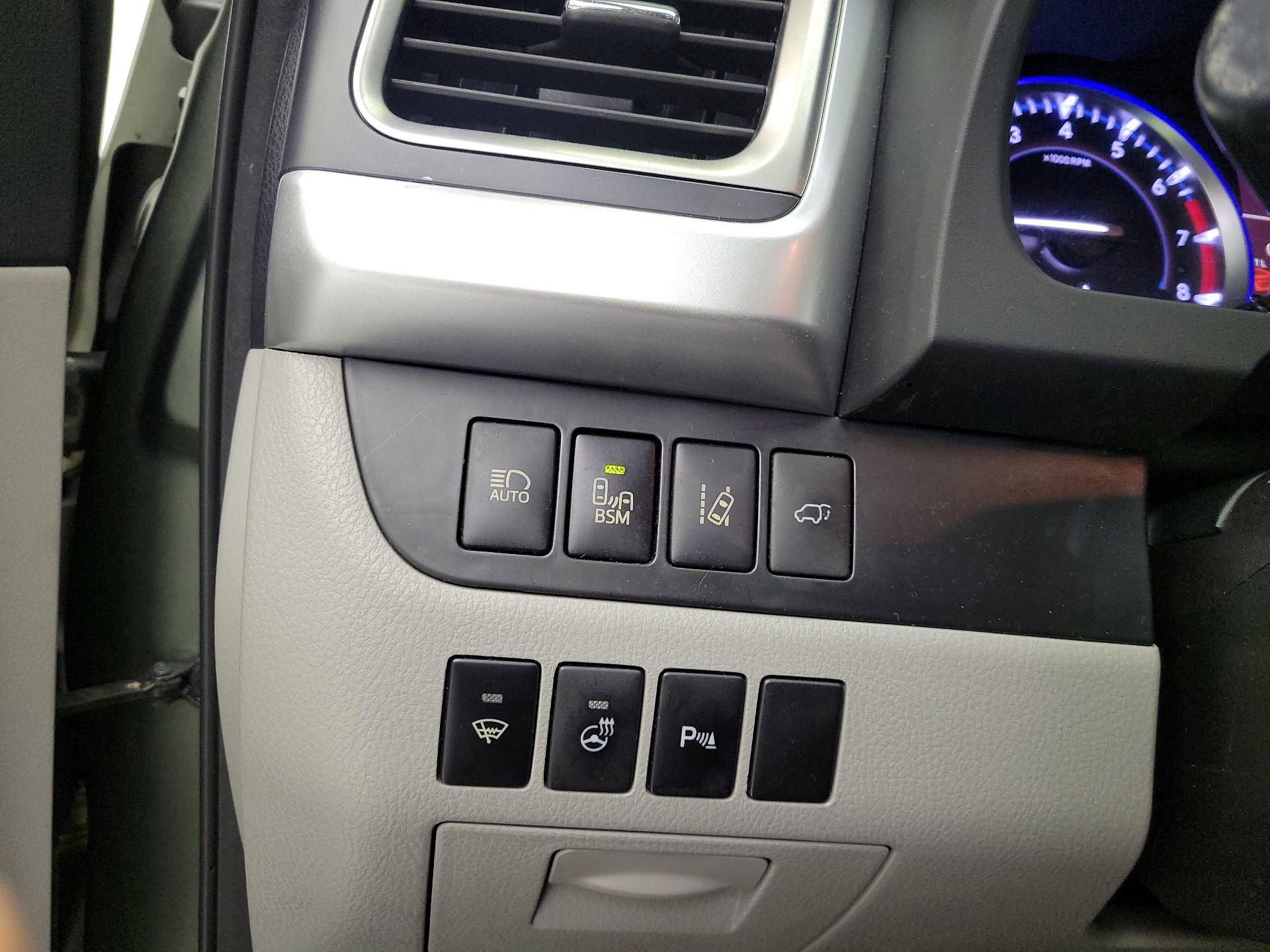 Thumbnail: 2015 Toyota Highlander - 11