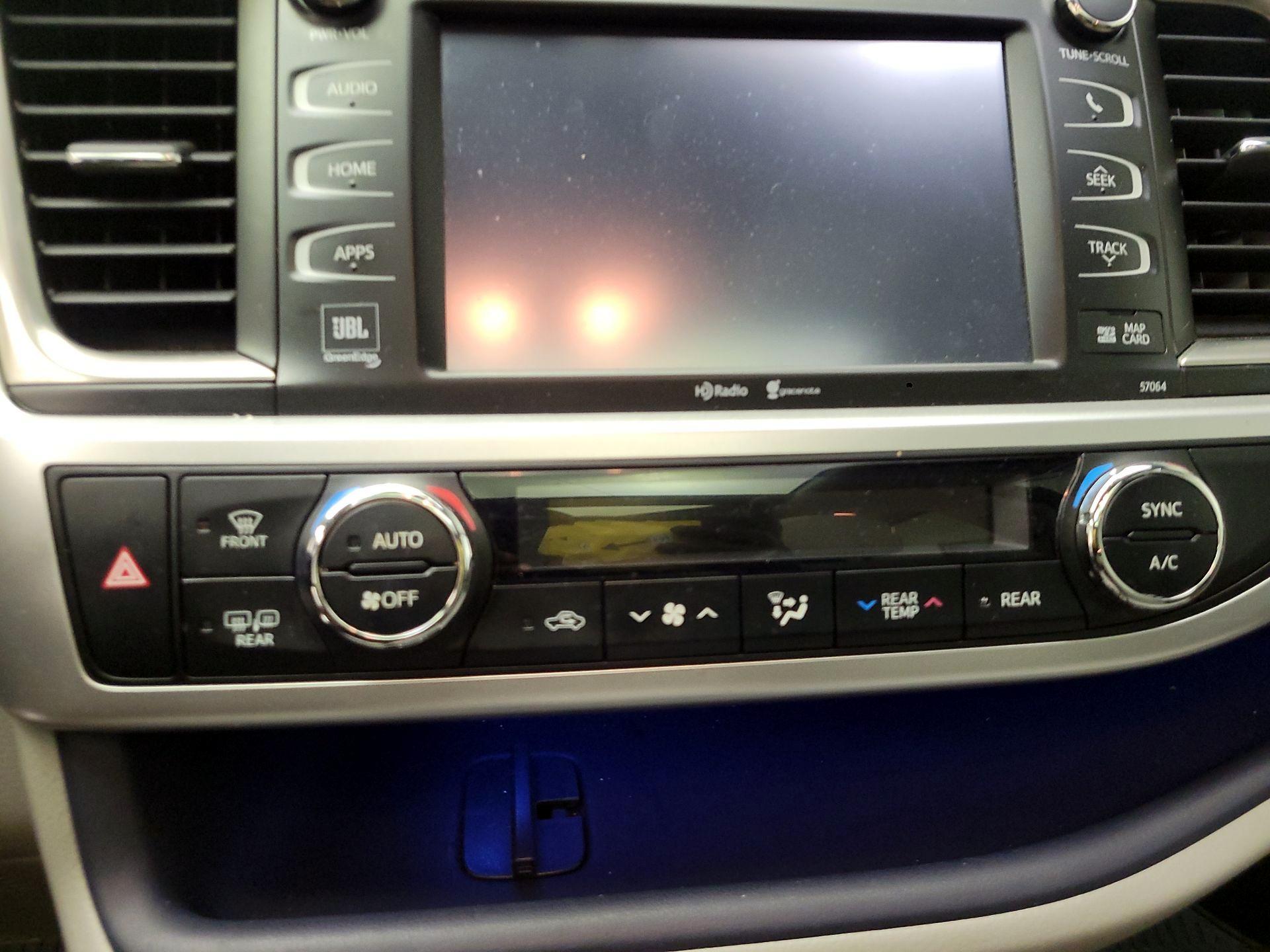 Thumbnail: 2015 Toyota Highlander - 14