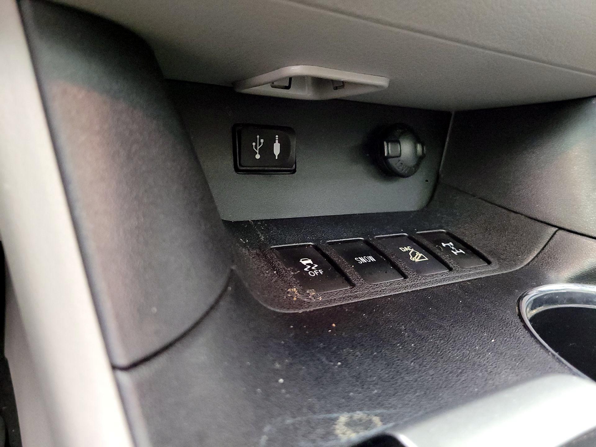 Thumbnail: 2015 Toyota Highlander - 16