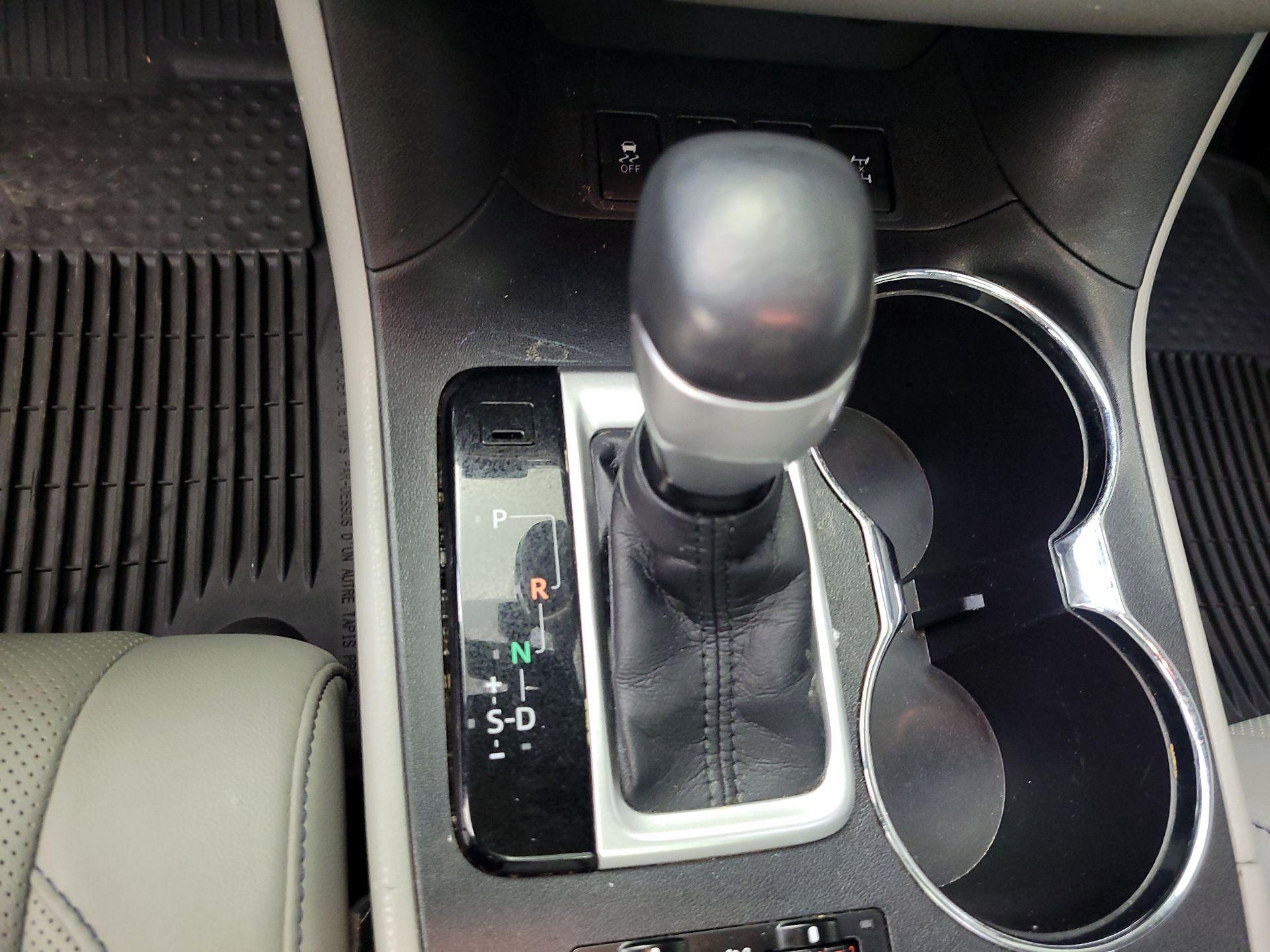 Thumbnail: 2015 Toyota Highlander - 20