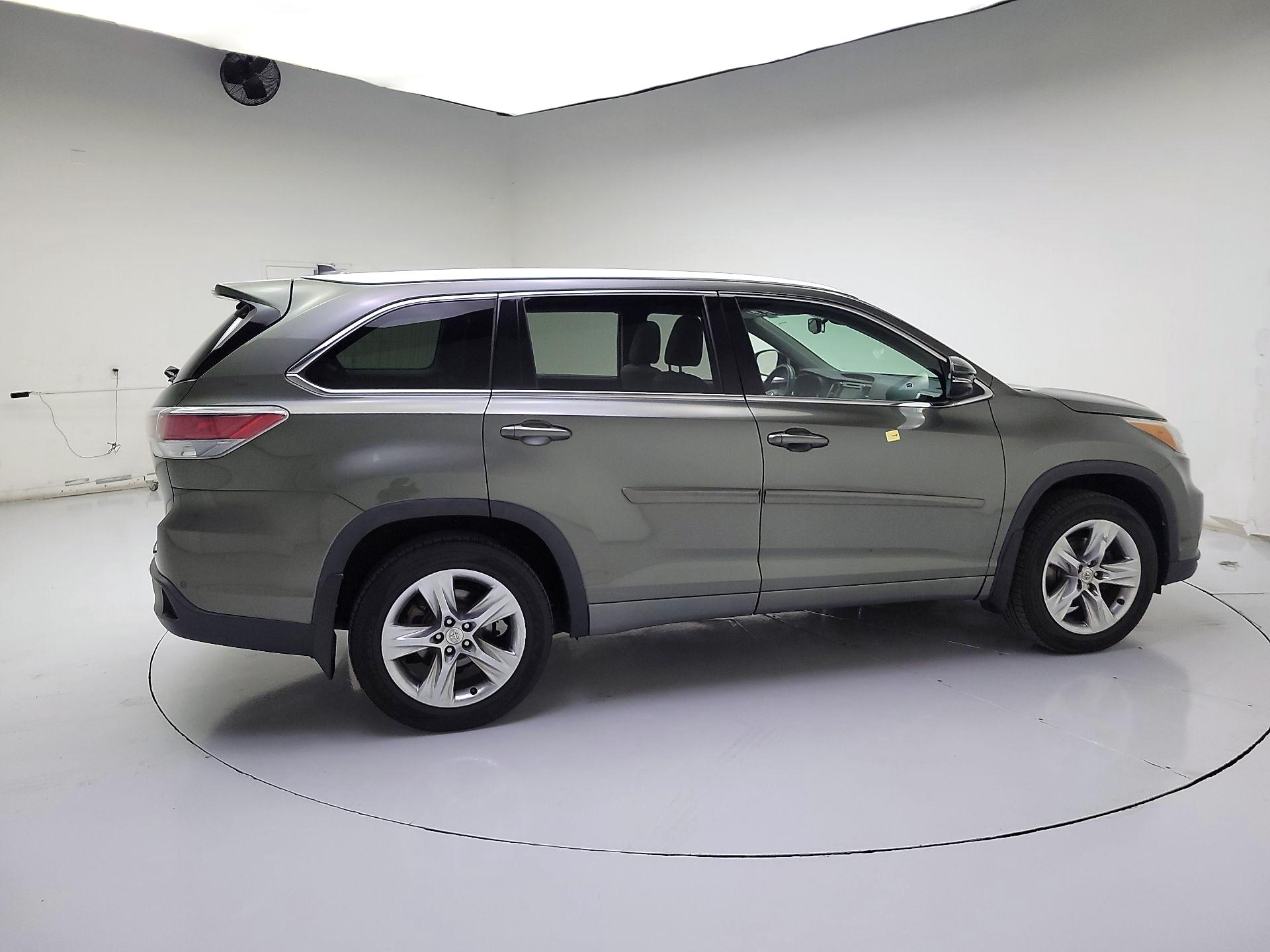 Thumbnail: 2015 Toyota Highlander - 4