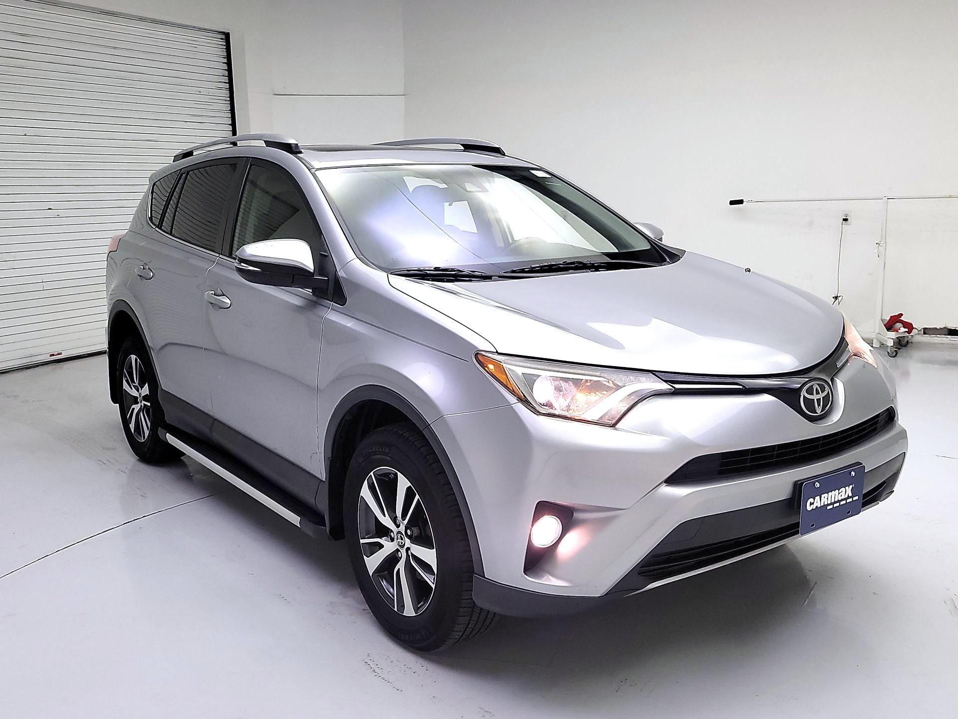 Thumbnail: 2018 Toyota RAV4 - 1