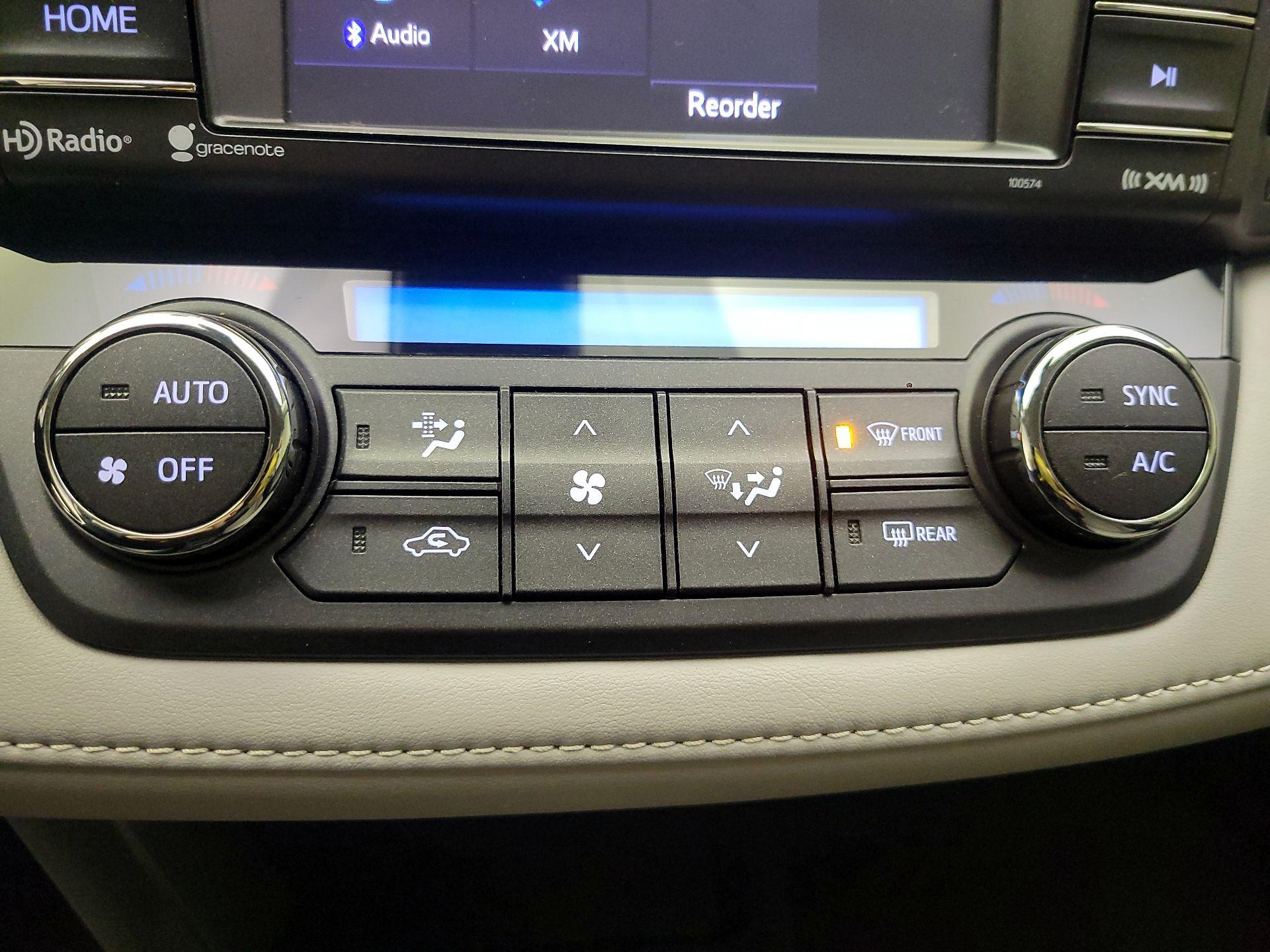 Thumbnail: 2018 Toyota RAV4 - 14