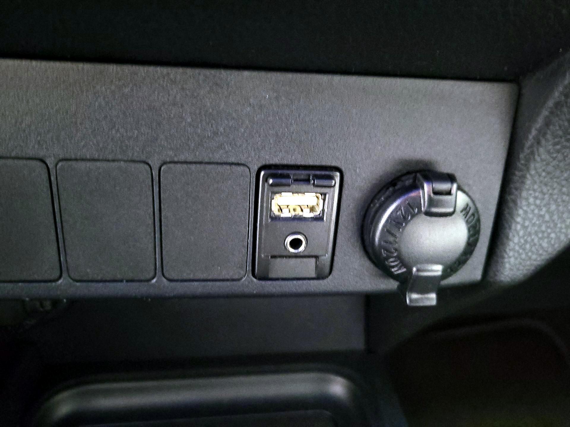 Thumbnail: 2018 Toyota RAV4 - 16