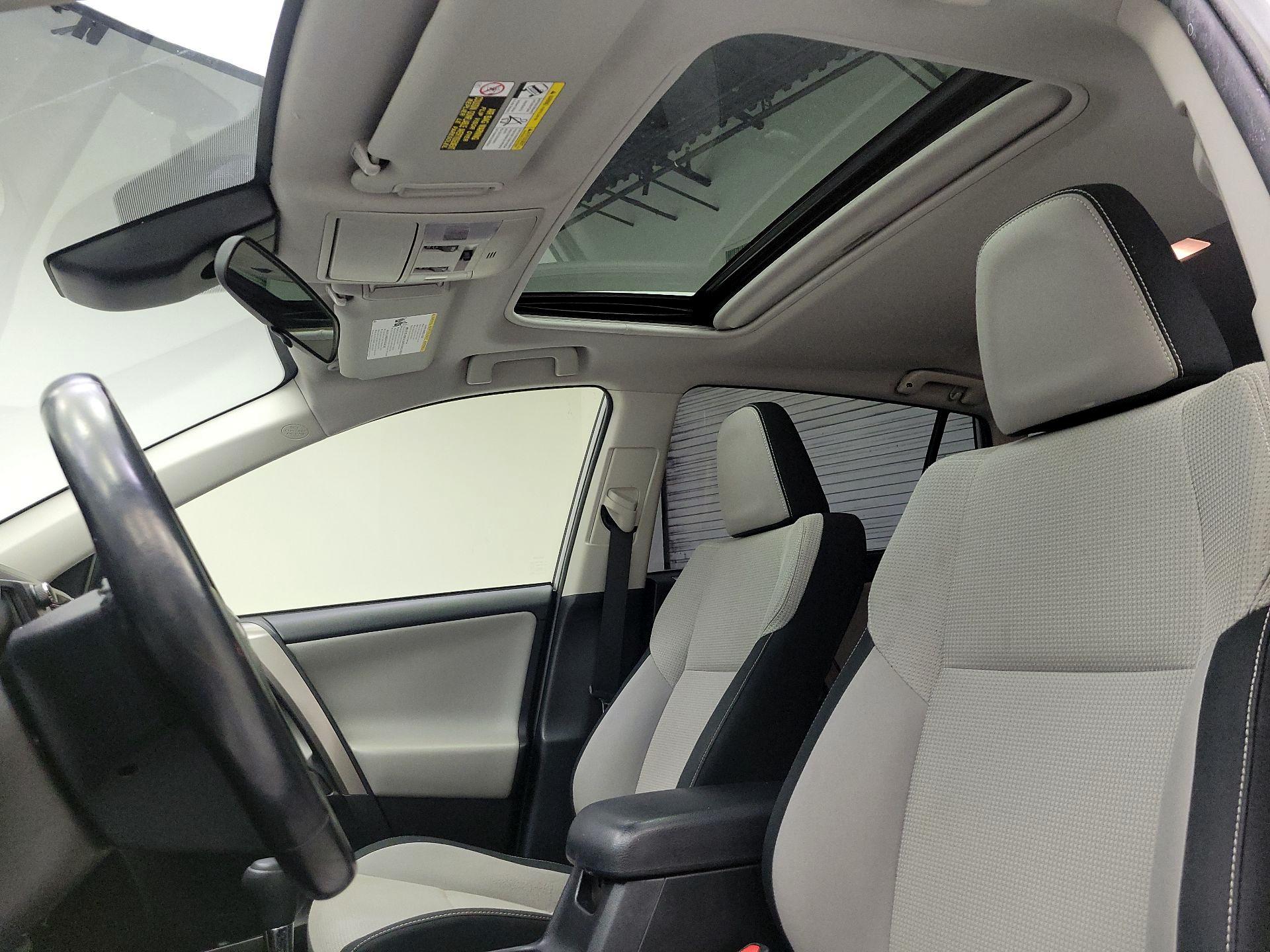 Thumbnail: 2018 Toyota RAV4 - 17