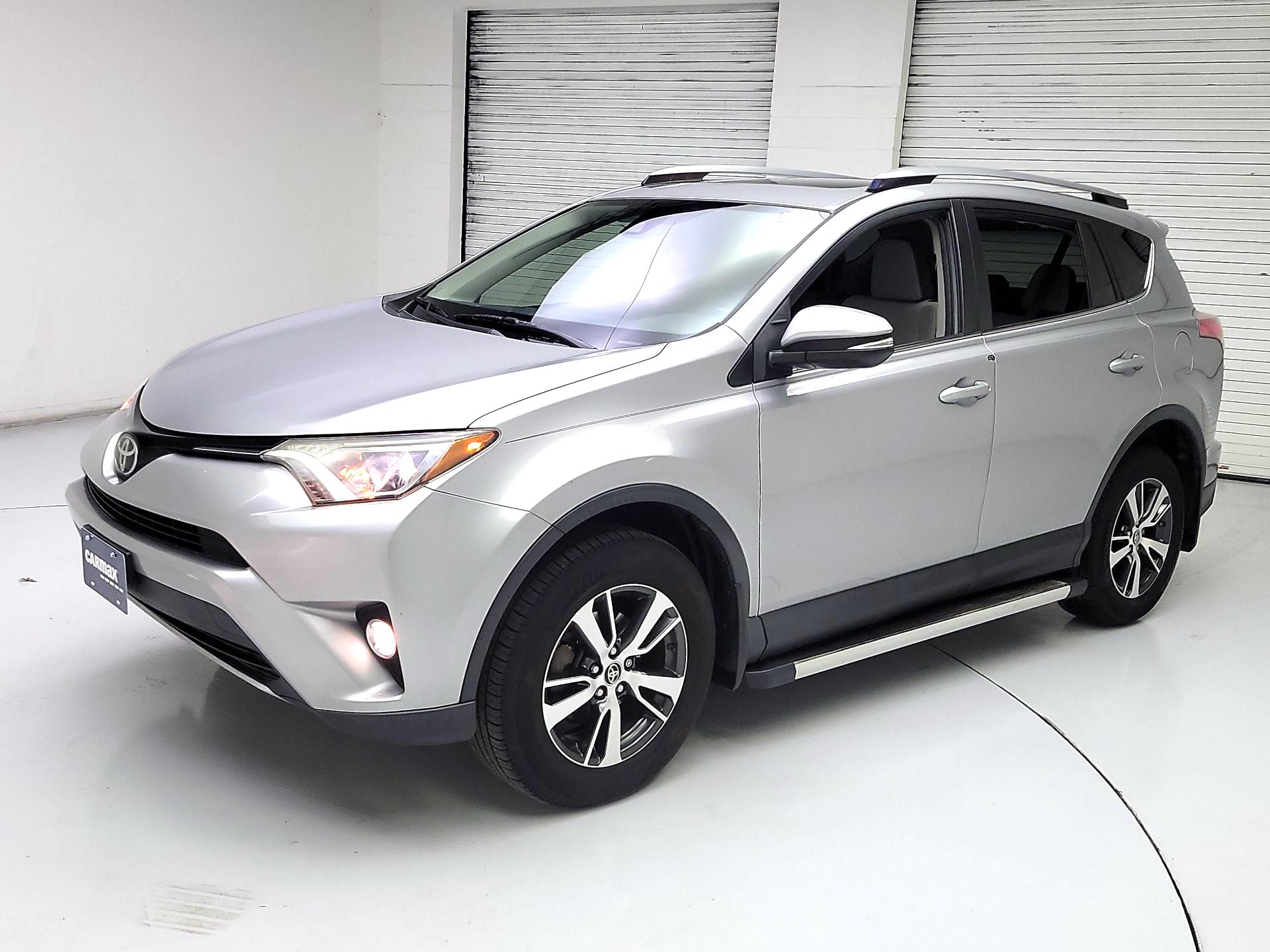 Thumbnail: 2018 Toyota RAV4 - 3