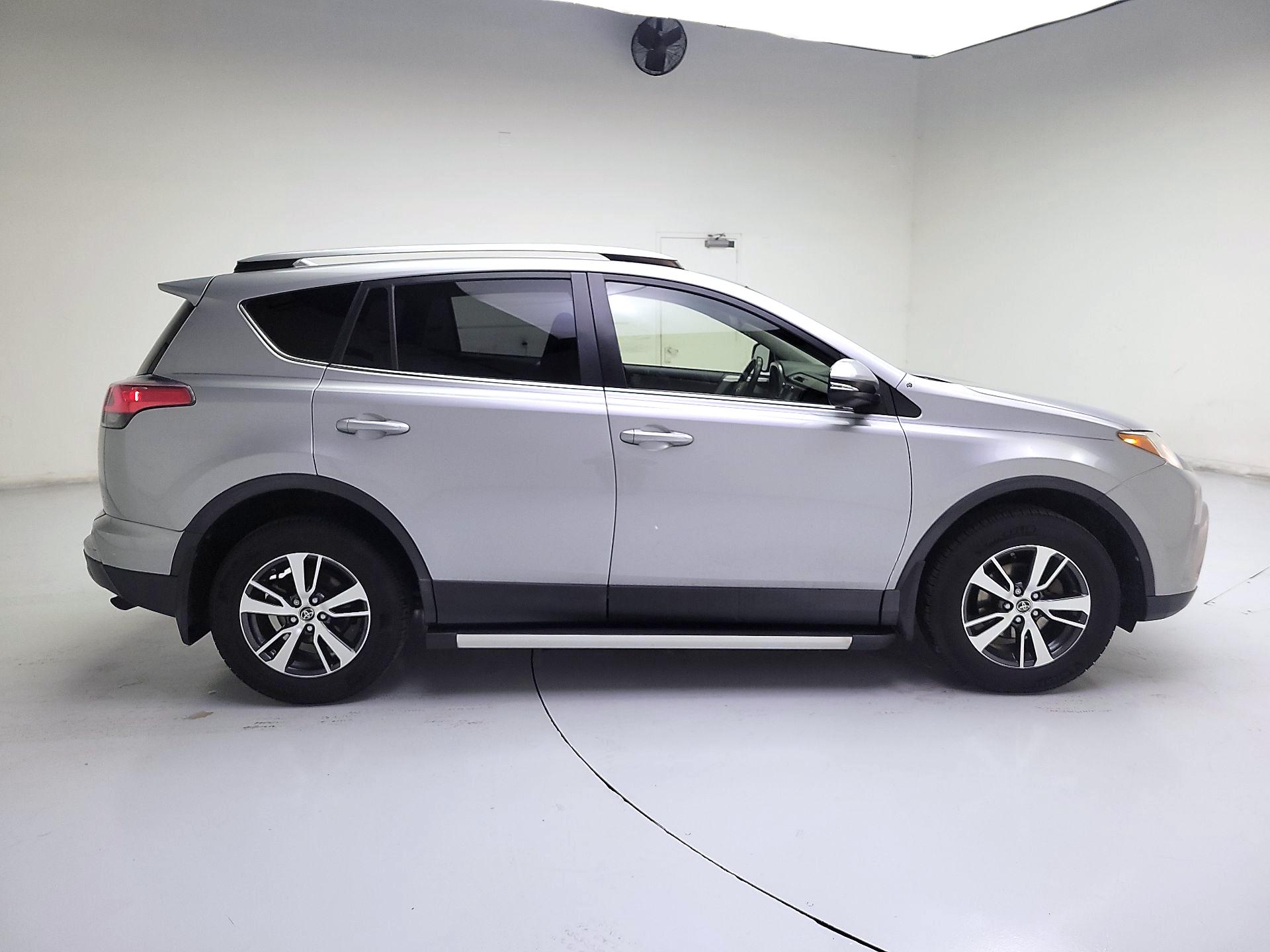 Thumbnail: 2018 Toyota RAV4 - 4