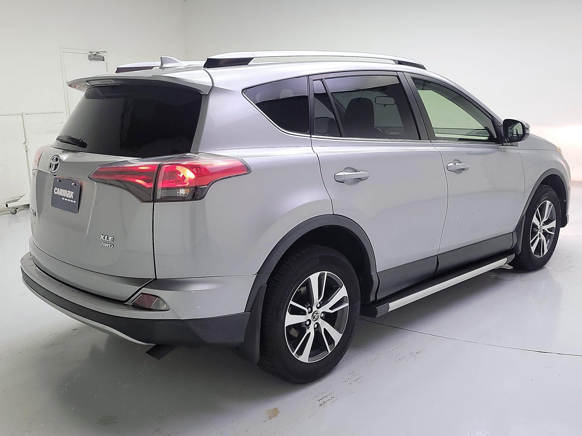 Thumbnail: 2018 Toyota RAV4 - 5