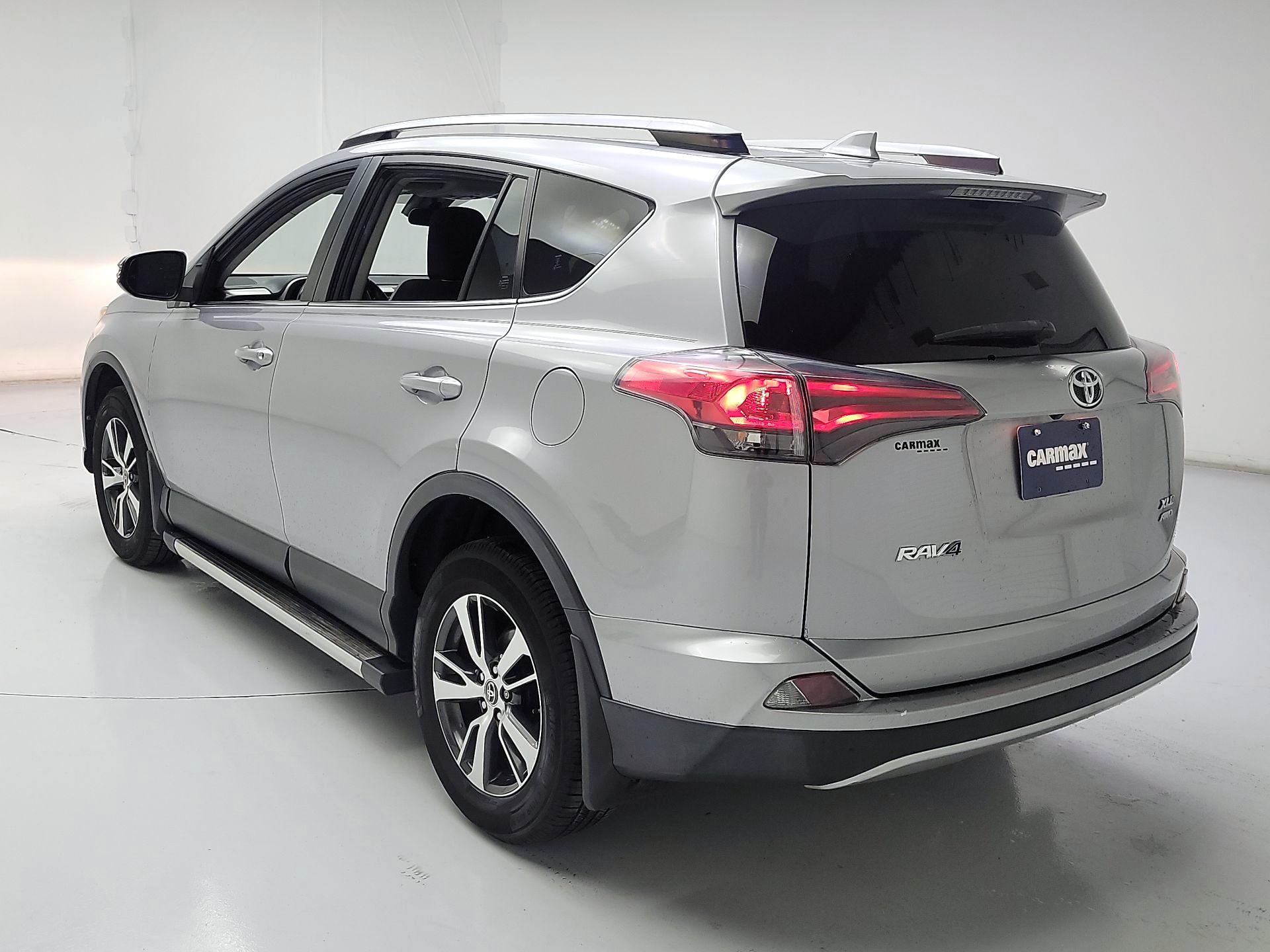 Thumbnail: 2018 Toyota RAV4 - 7