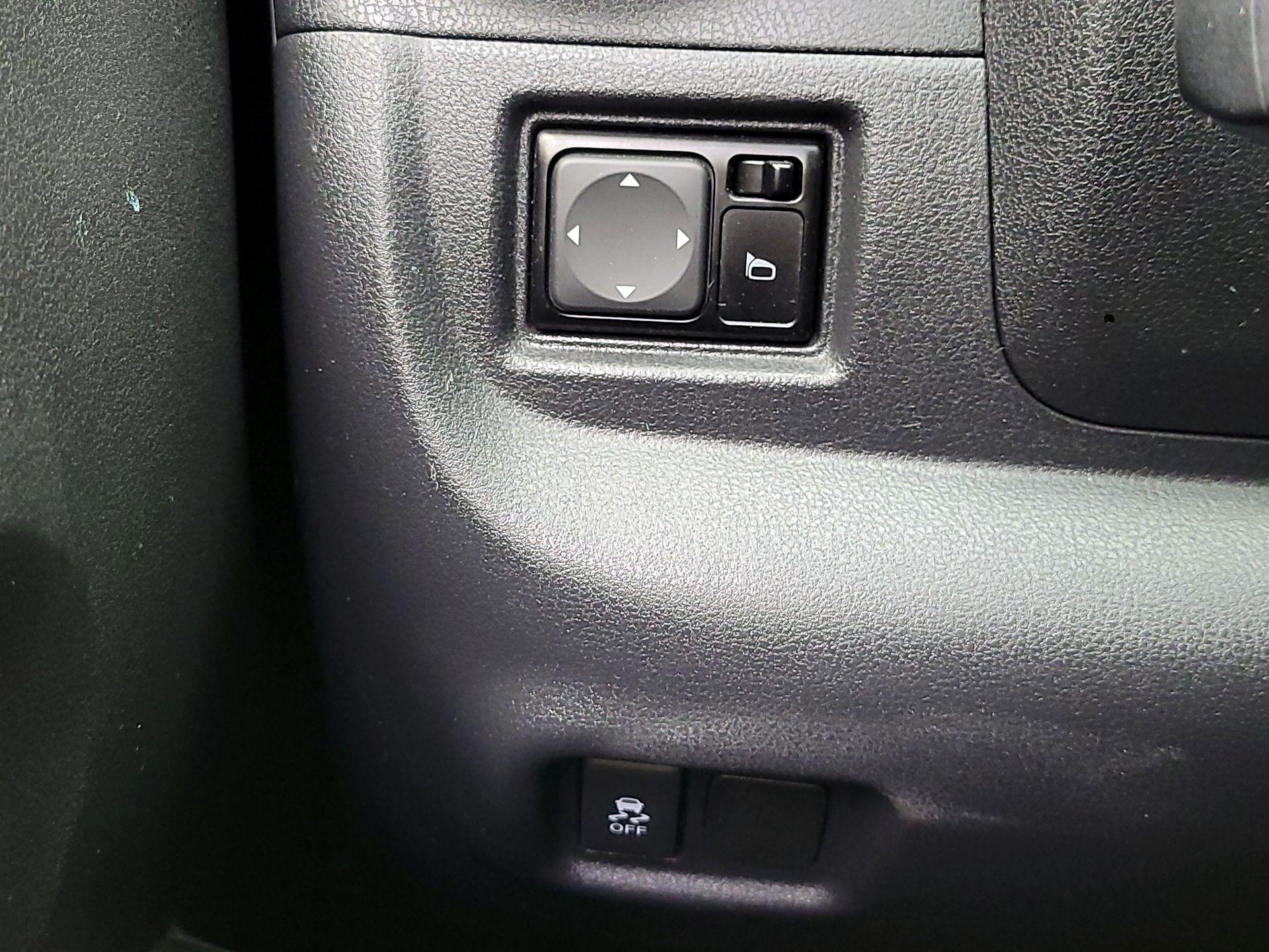 Thumbnail: 2015 Nissan Versa Note - 11