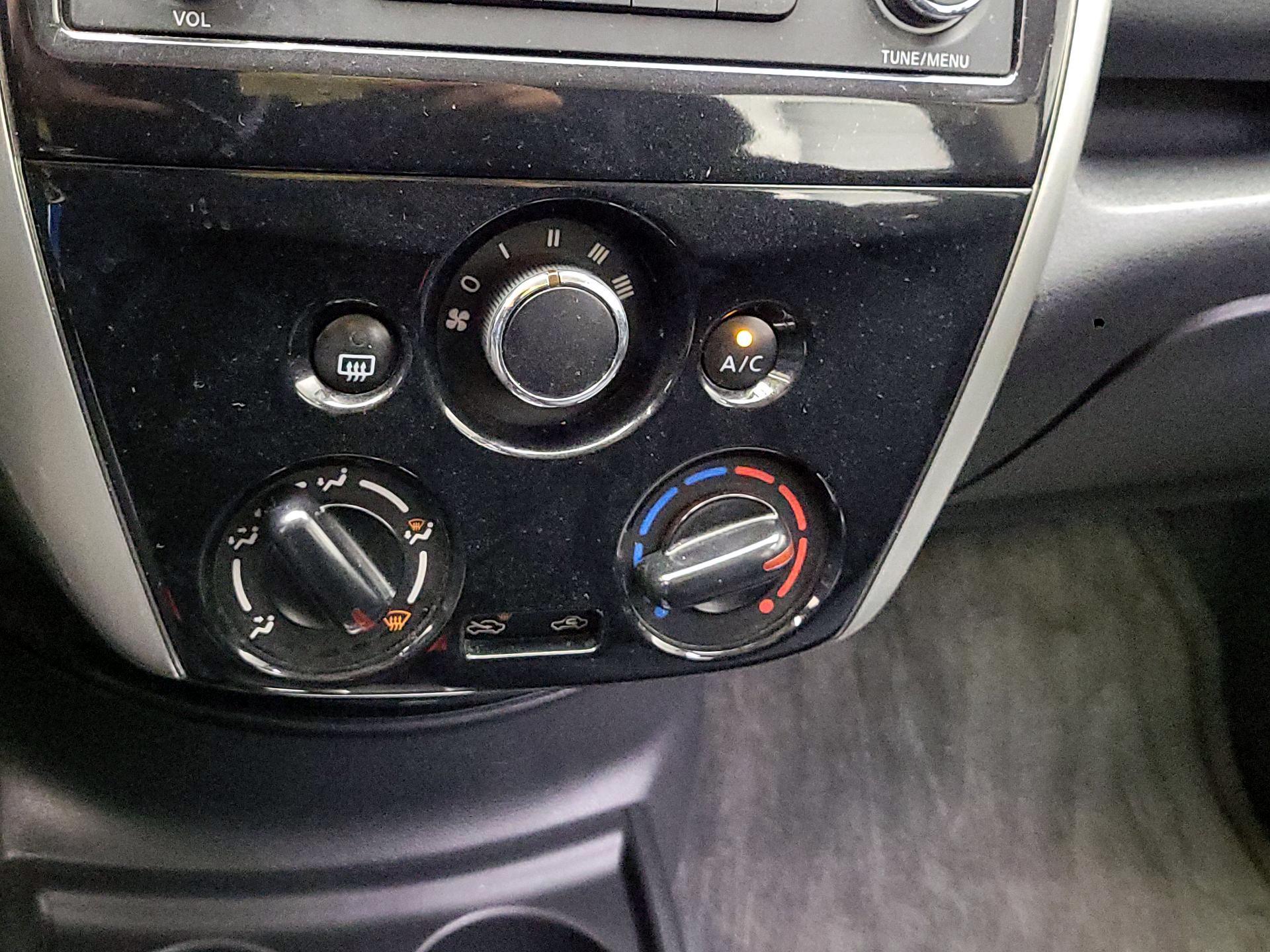 Thumbnail: 2015 Nissan Versa Note - 13