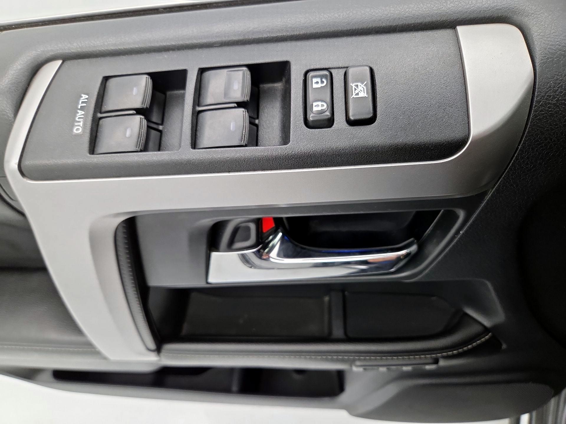 Thumbnail: 2015 Toyota 4Runner - 12