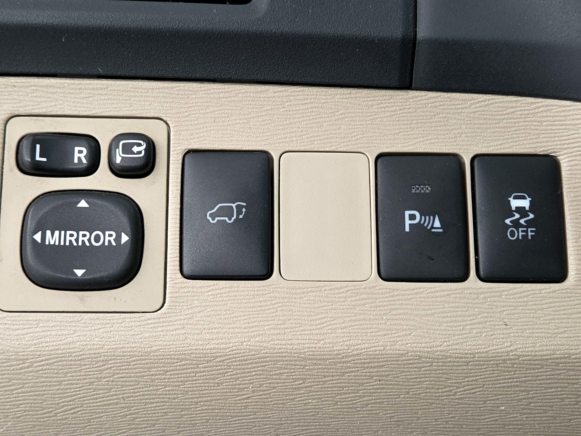 Thumbnail: 2015 Toyota Venza - 13