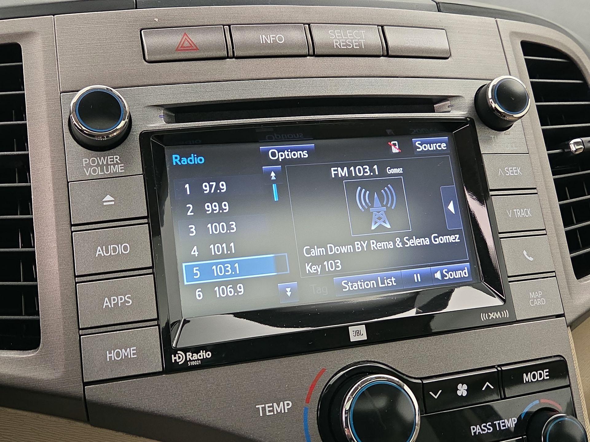 Thumbnail: 2015 Toyota Venza - 16