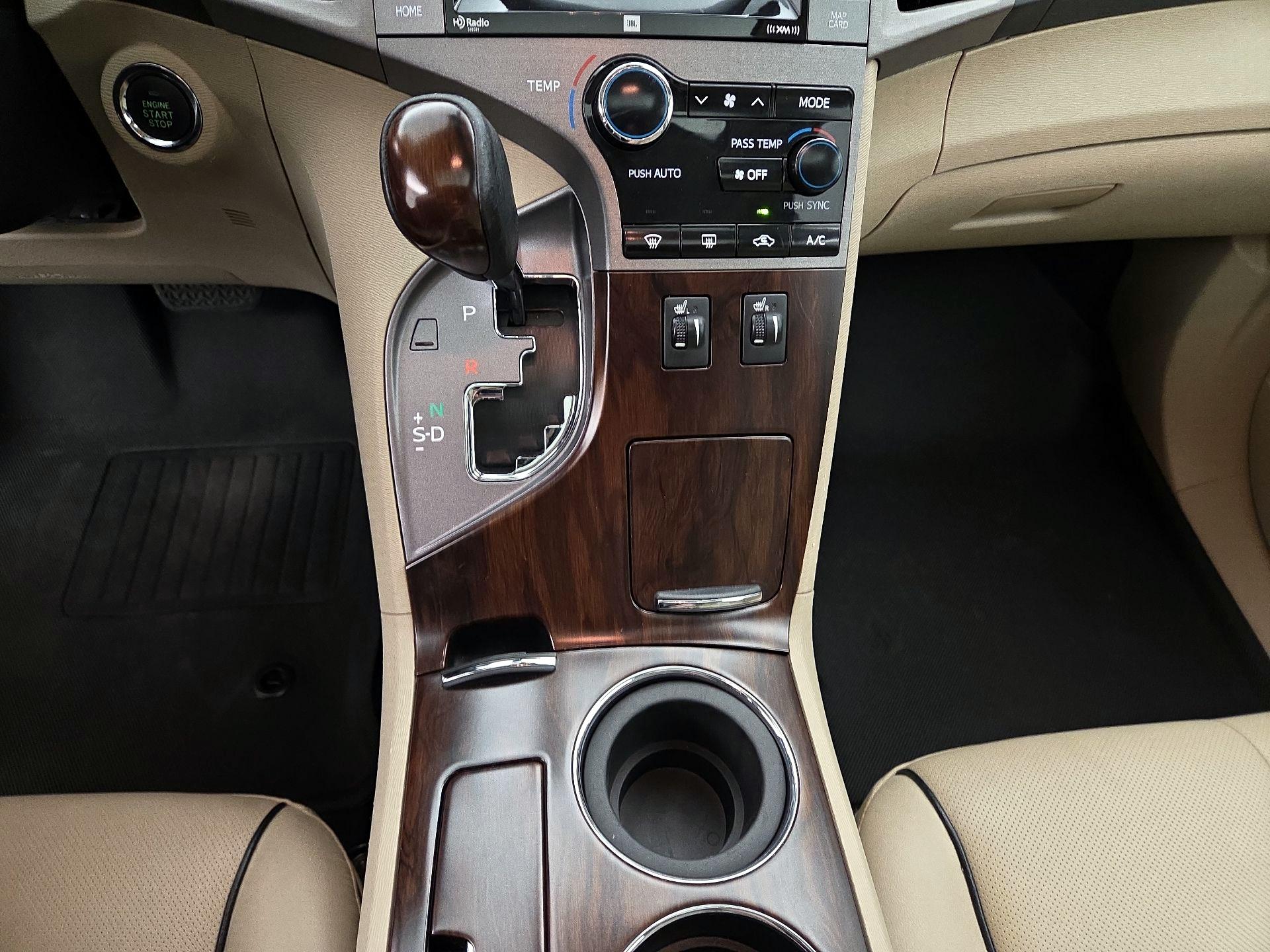 Thumbnail: 2015 Toyota Venza - 18