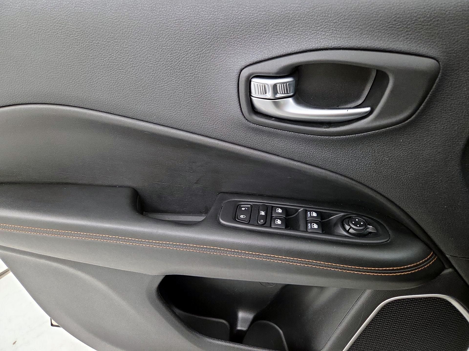 Thumbnail: 2019 Jeep Compass - 12