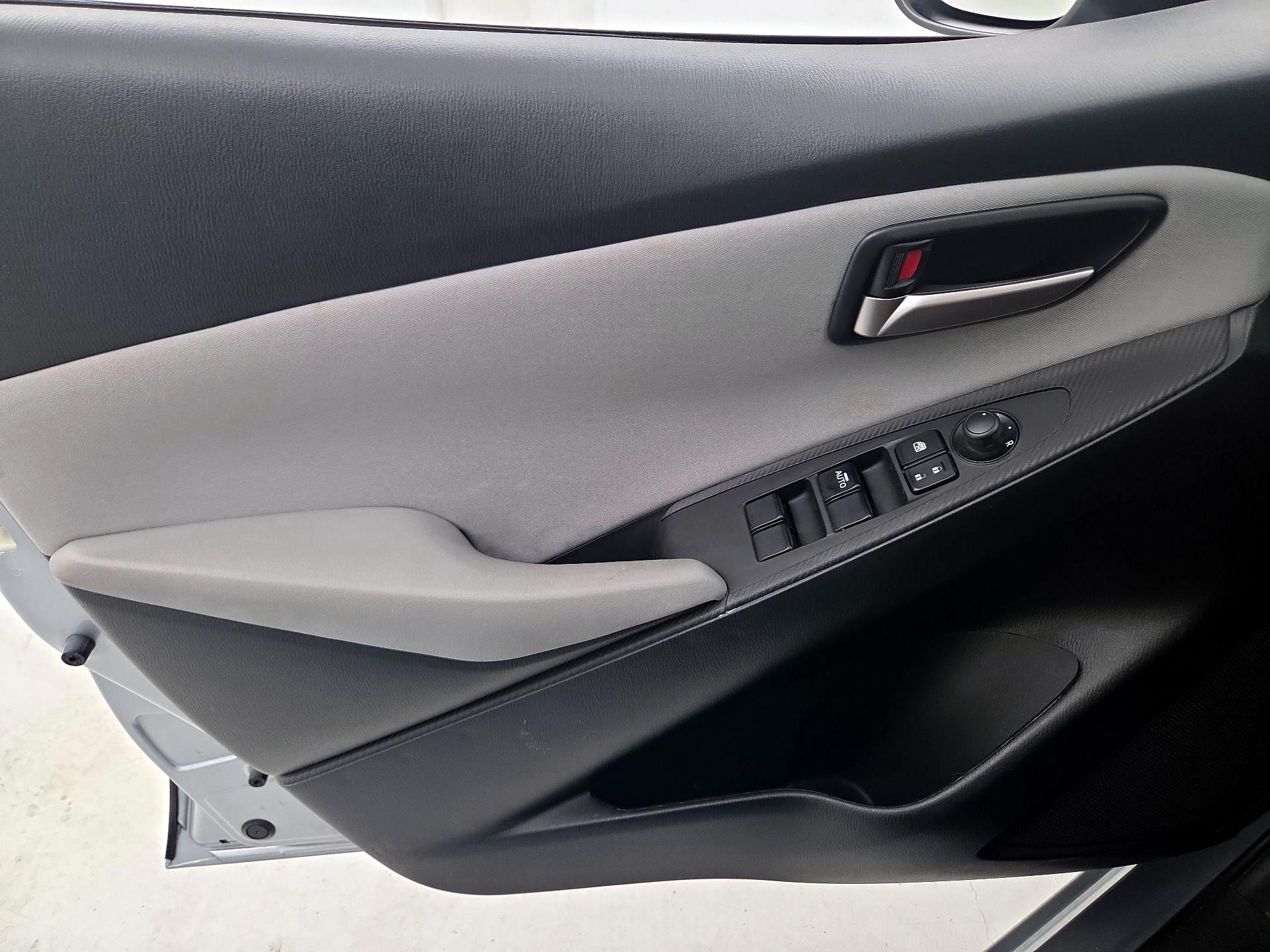 Thumbnail: 2020 Toyota Yaris - 12