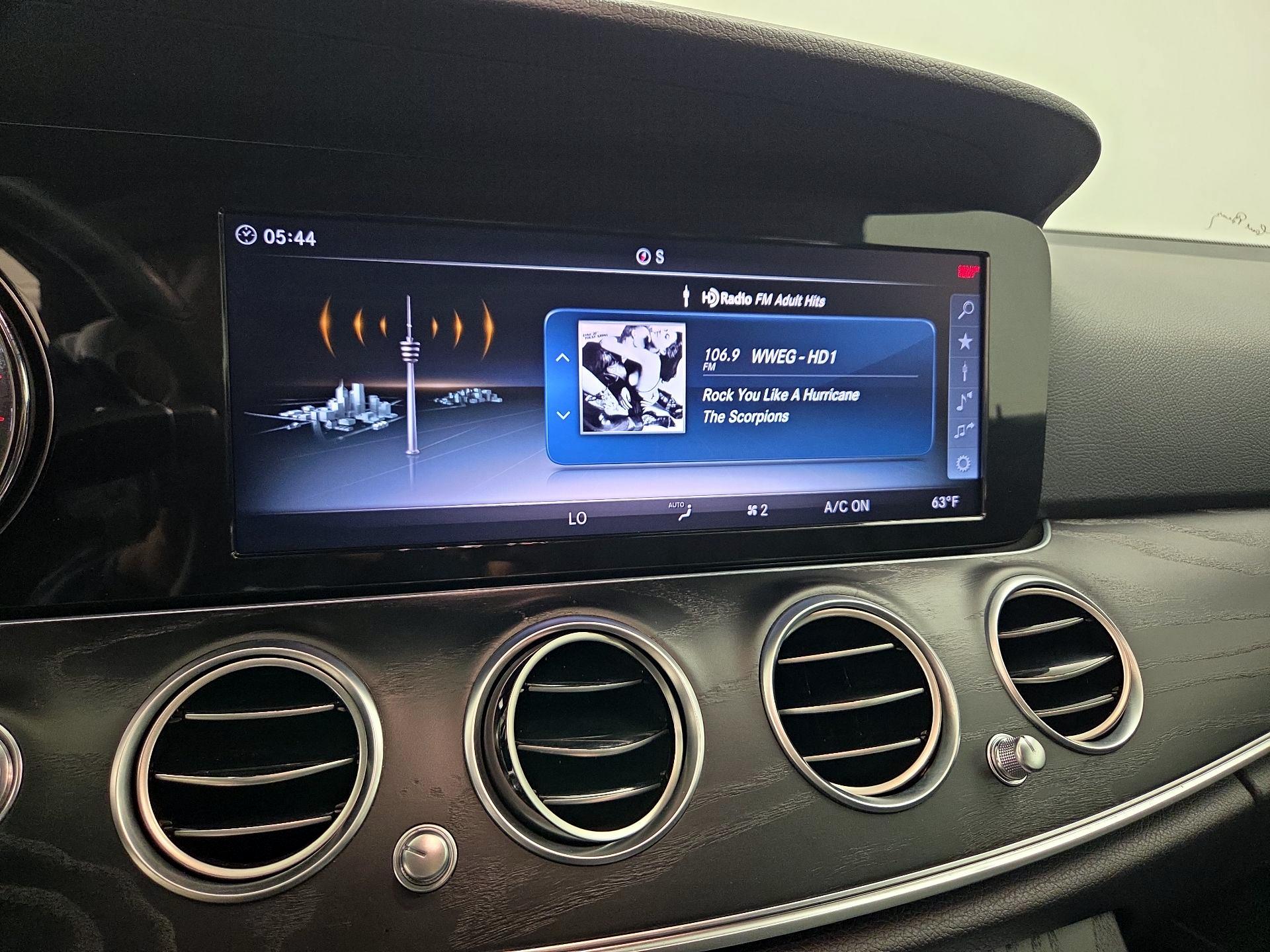 Thumbnail: 2018 Mercedes-Benz E-Class - 16